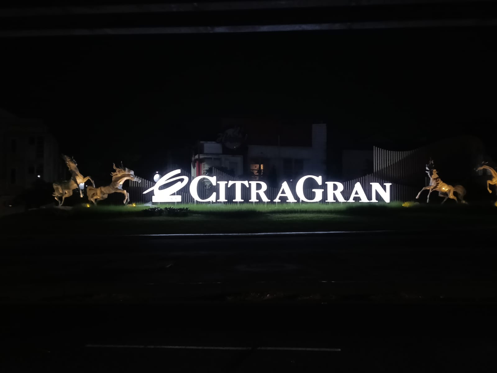 Huruf timbul akrilik nyala proyek CitraGran Cibubur oleh Angel Family Laser