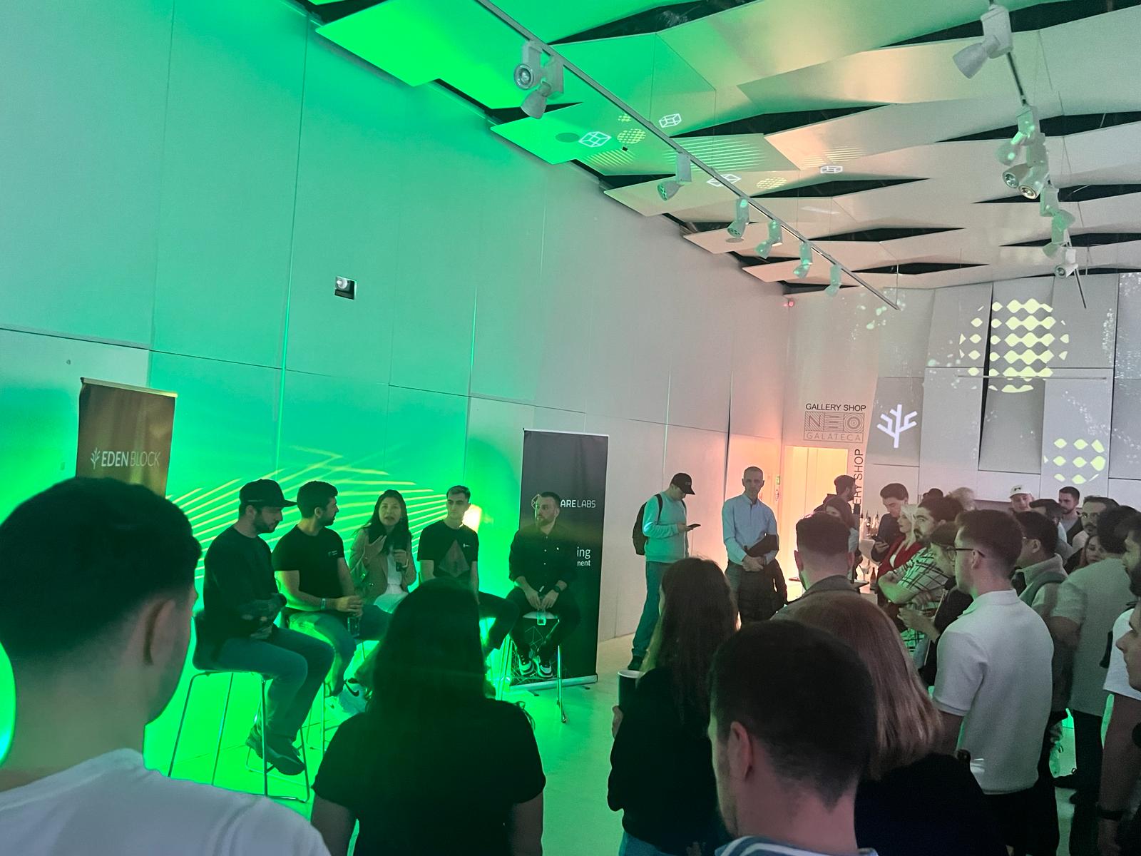 participants listening the blockchain panel