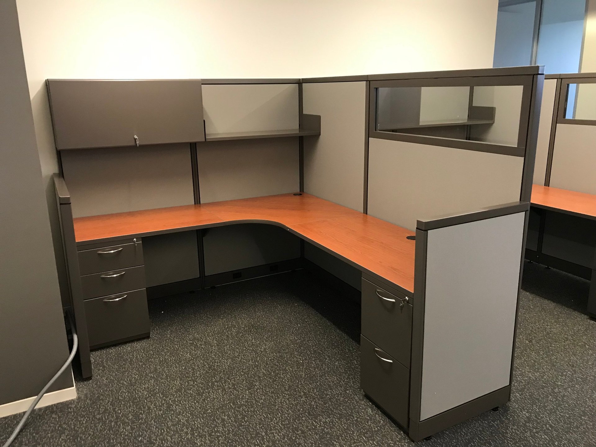 L shaped cubicle