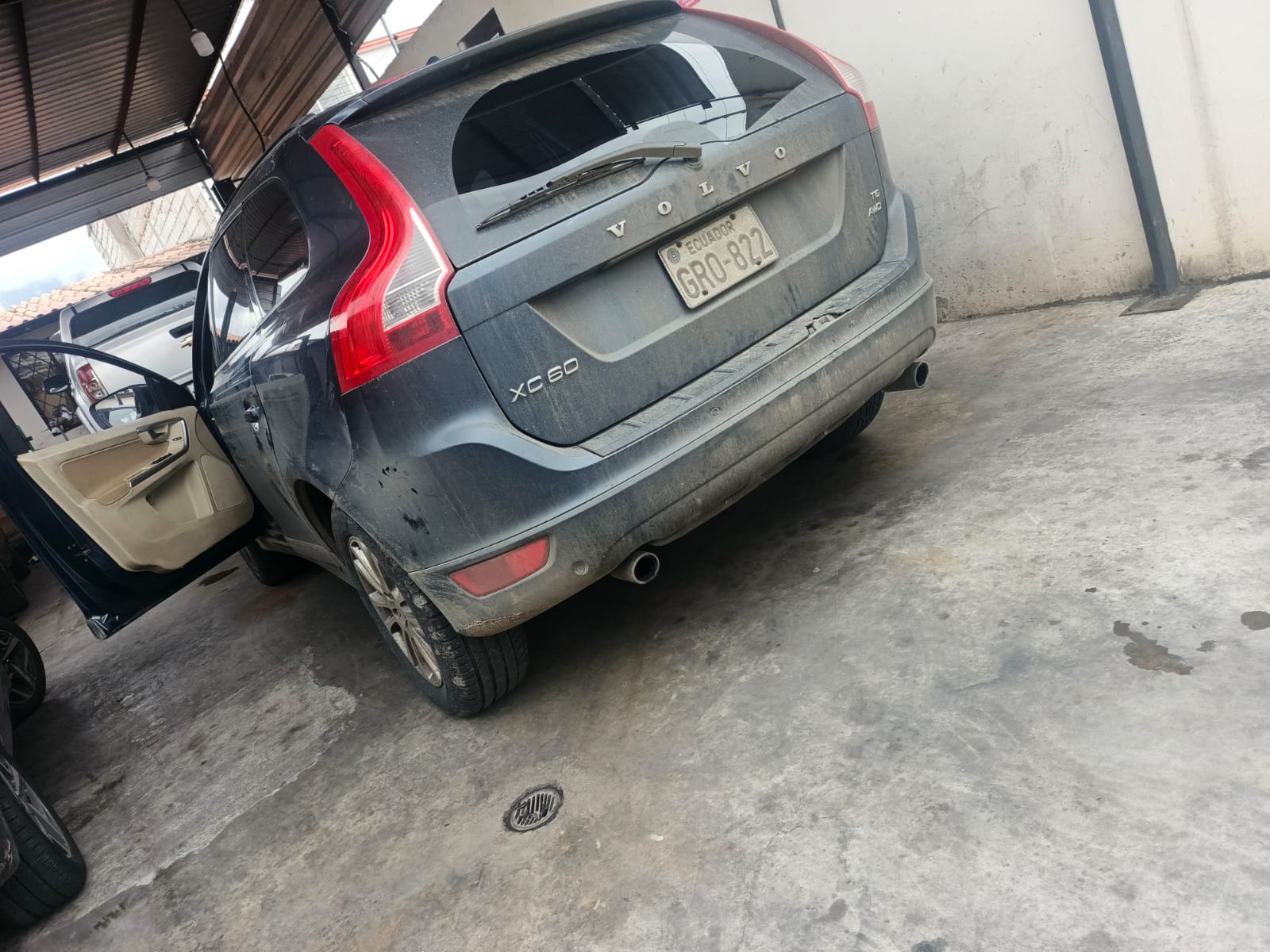 Volvo XC60 atendido en Tapia Fuertes Automotriz como parte de casos reales de diagnóstico y reparación.