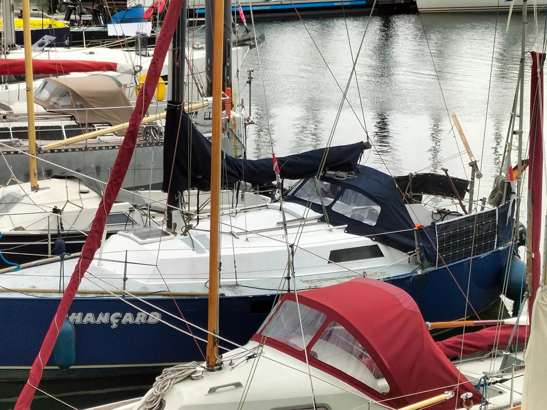 Sprayhood en huik gemaakt door Sisu Repair