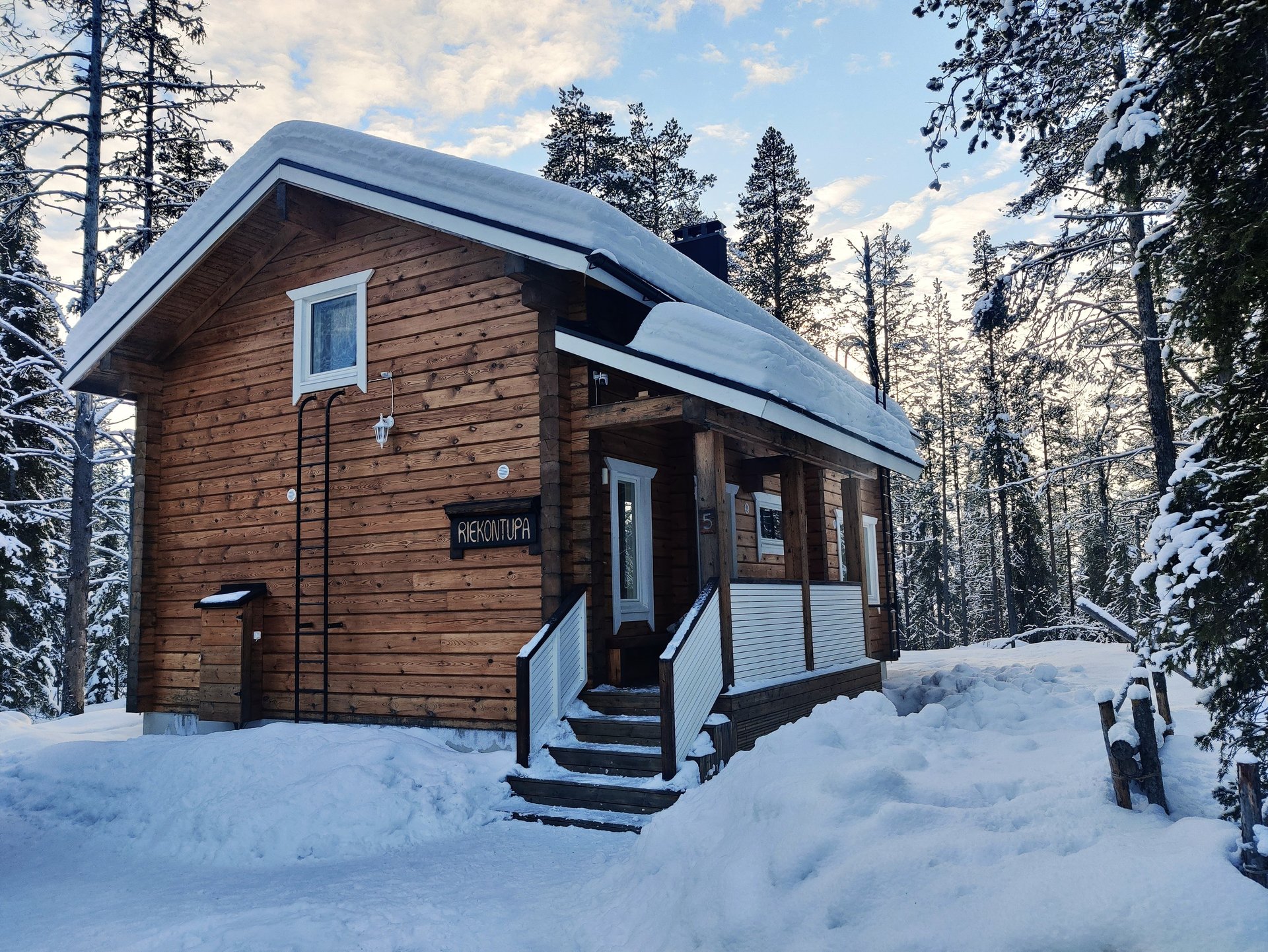 Rustic finnish log cabin in a snowy winter landscape, riekontupa cabin located in Kittilä lapland