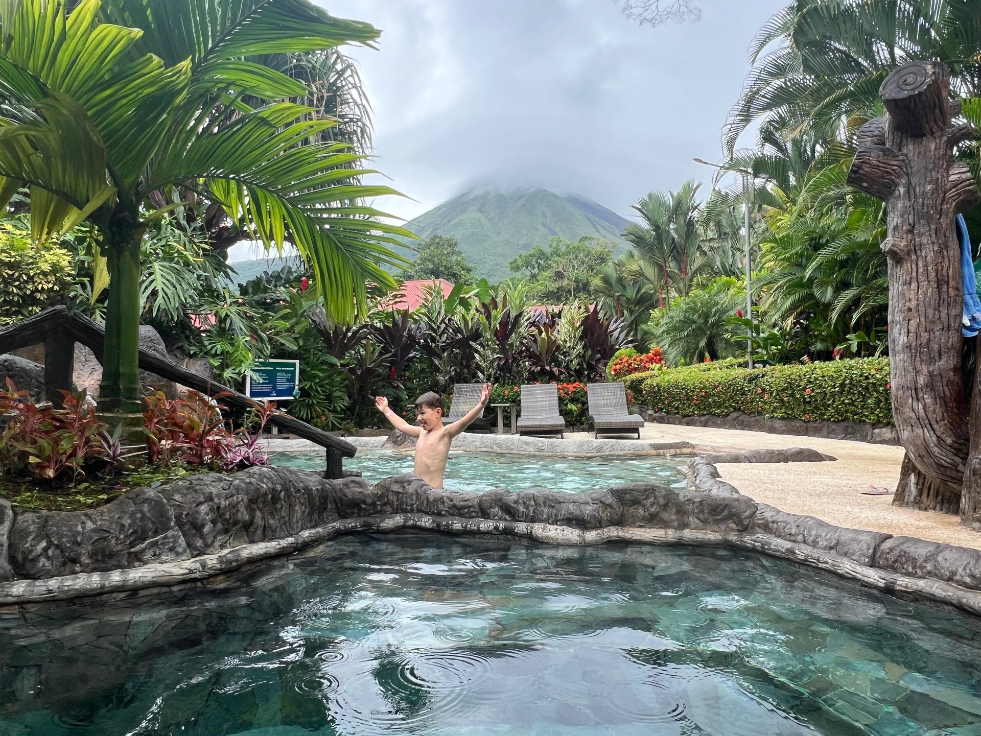 hotel los lagos la fortuna volcan view
