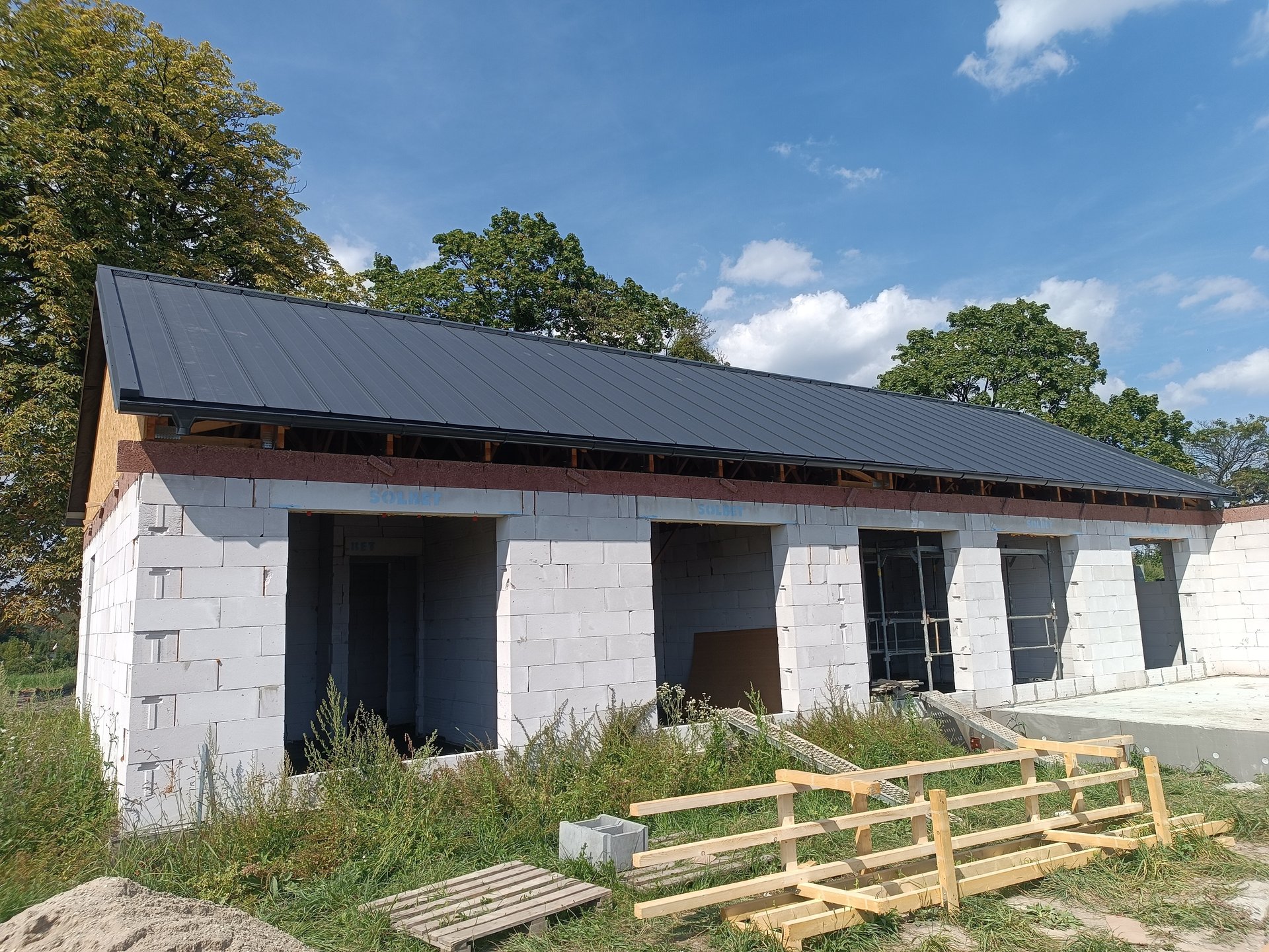 moderní-plechová-střecha-satjam-rapid-rodinný-dům-ostrava