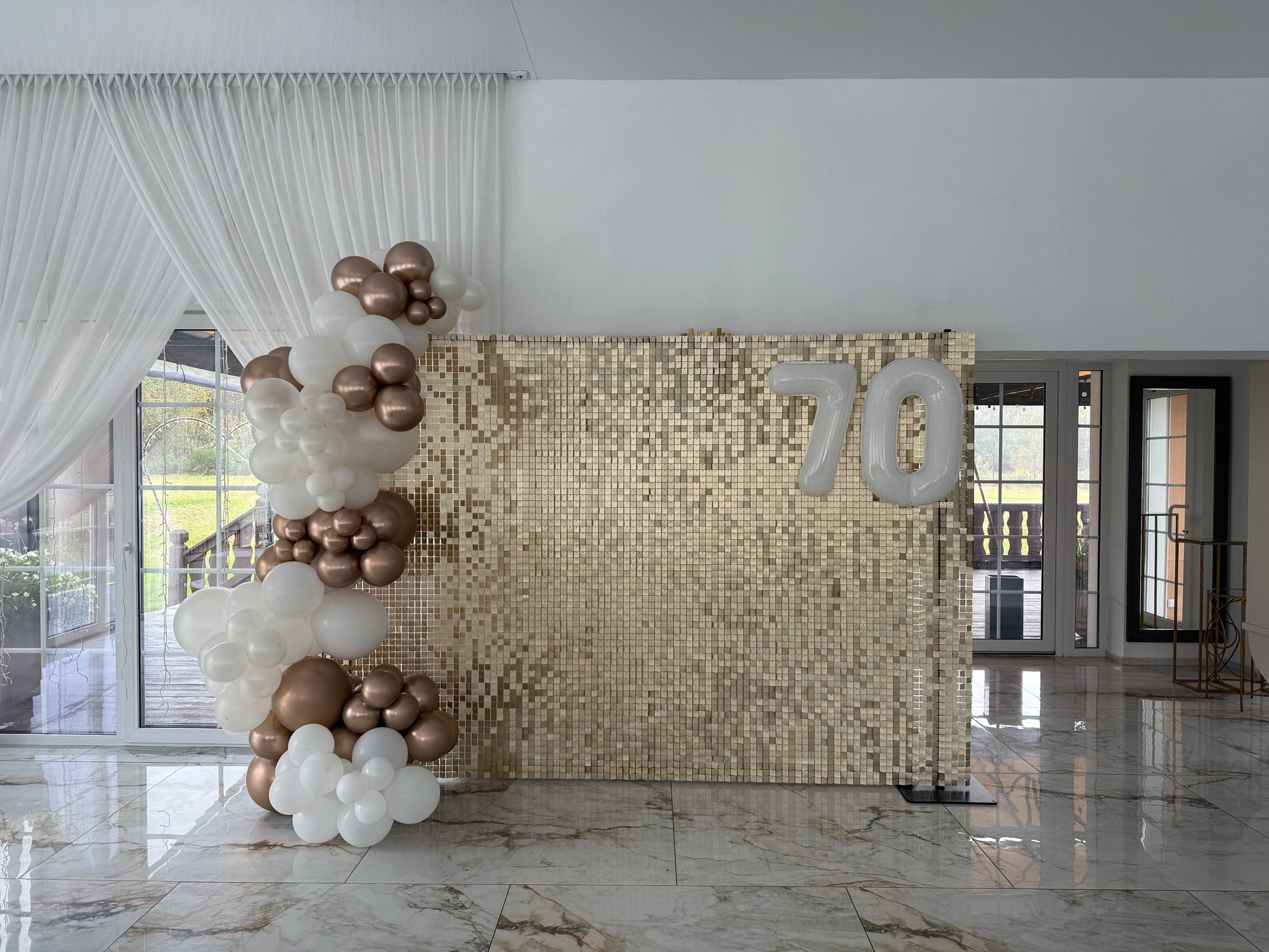 Foto sienos nuoma Vilnius, foto siena su balionais, balionu arka, balionu arka vilnius, sampanine