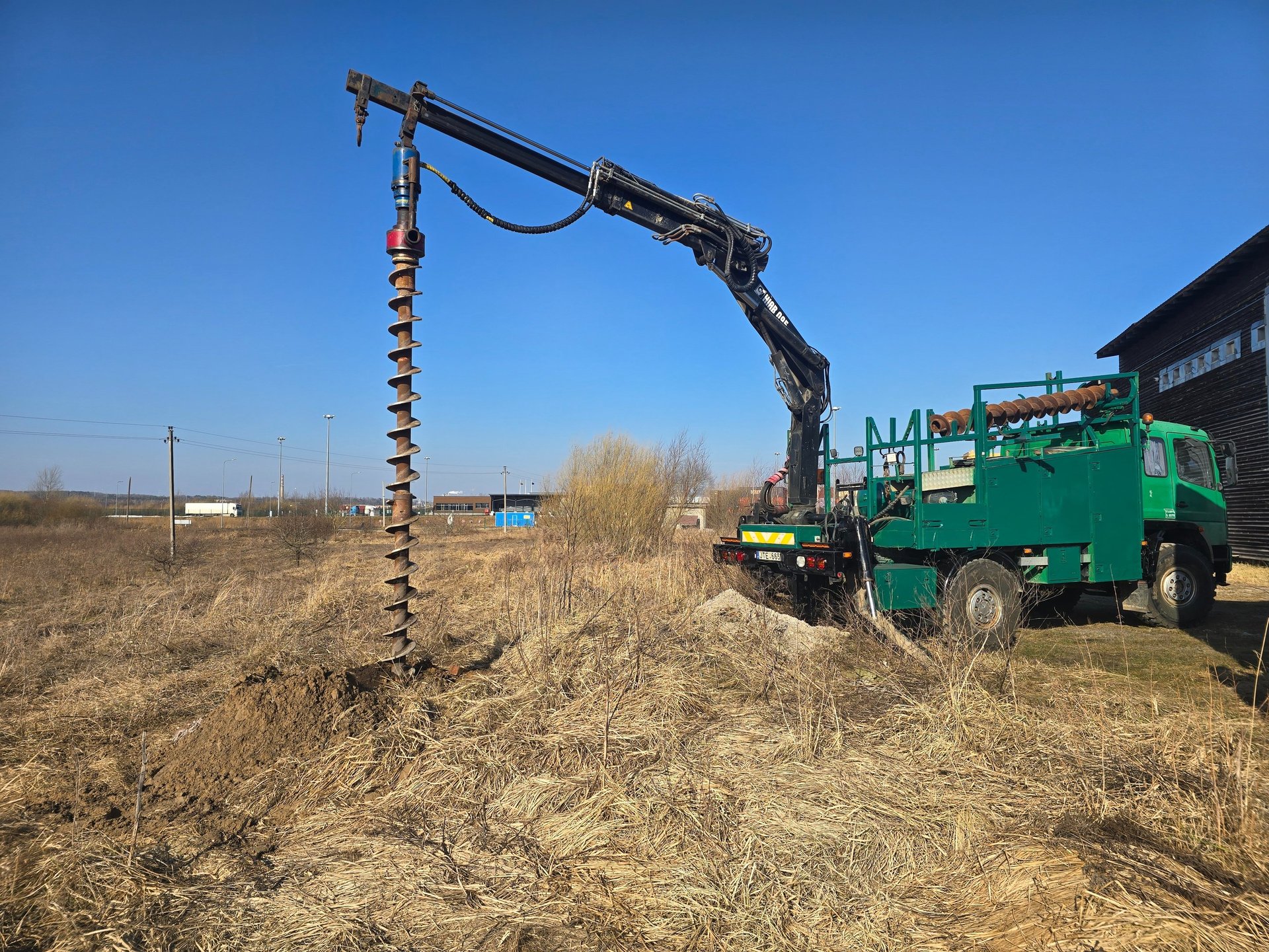 CFA polių grežimas