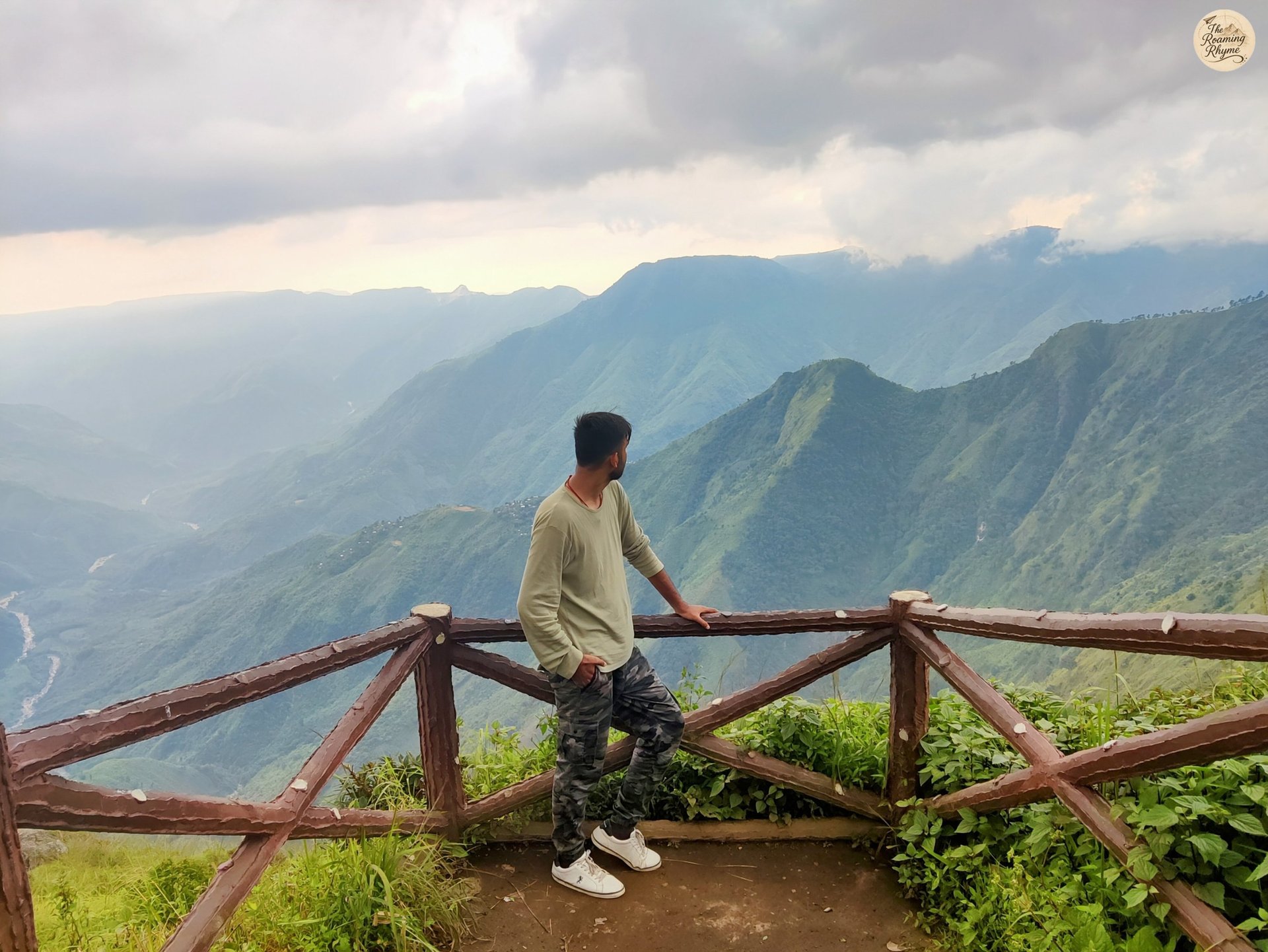 Cinematic Views and Cloud-Kissed Cliffs – Laitlum Canyon