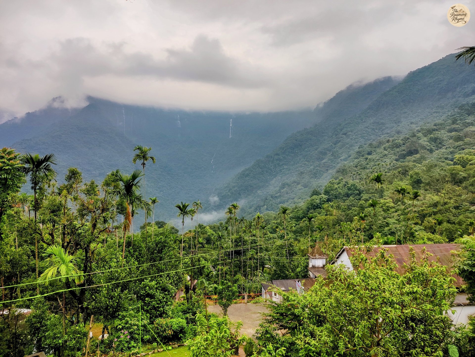 Tyrna Drive – Mist, Valleys, and Cloud-Kissed Views