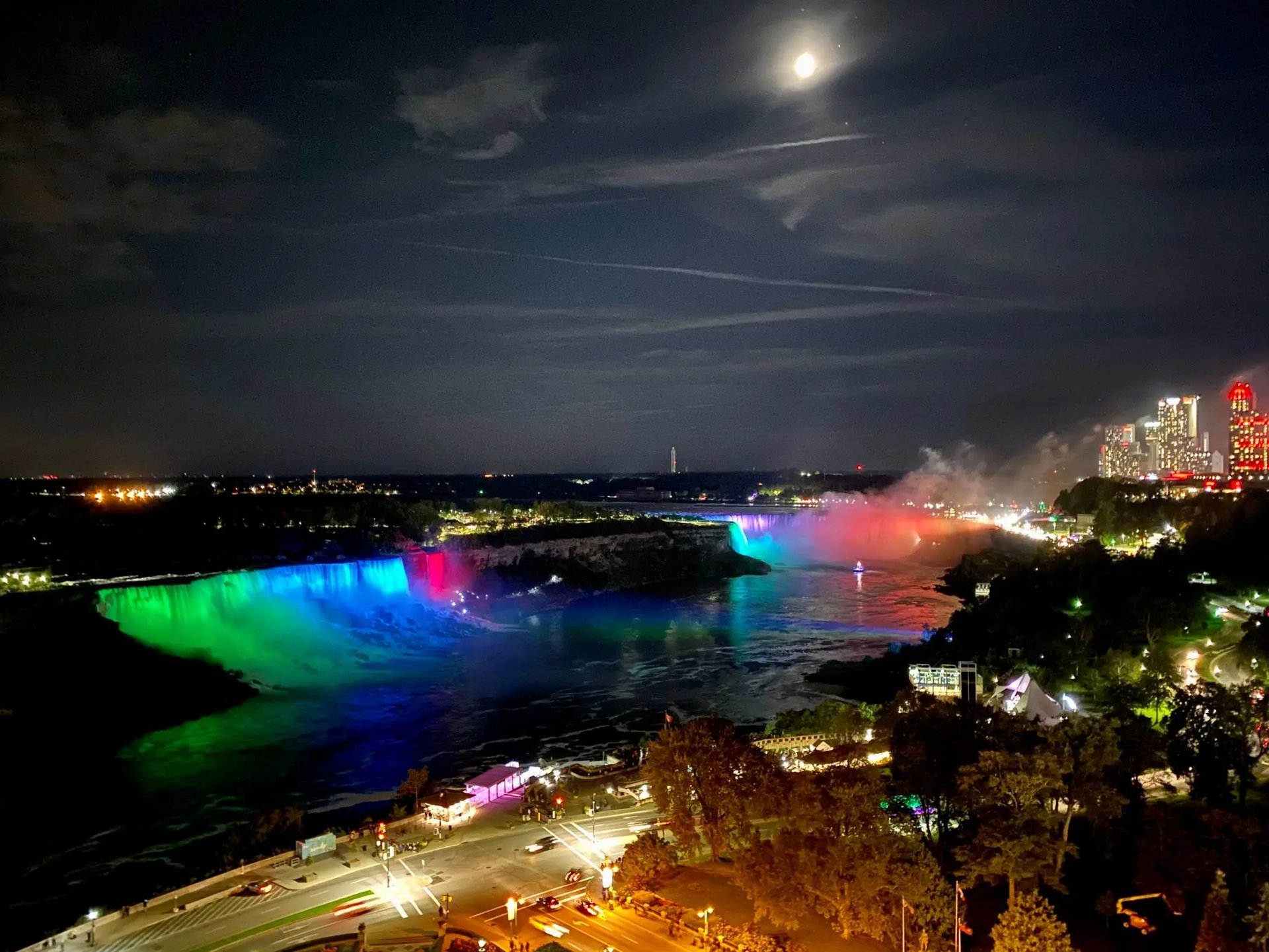Luxury Niagara Falls night tour with private chauffeur service from Toronto