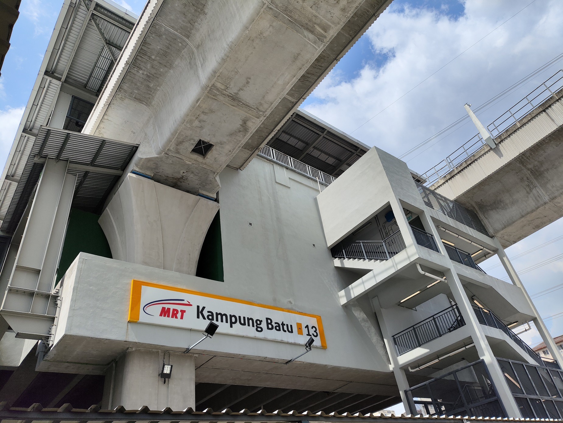 Kampung Batu MRT