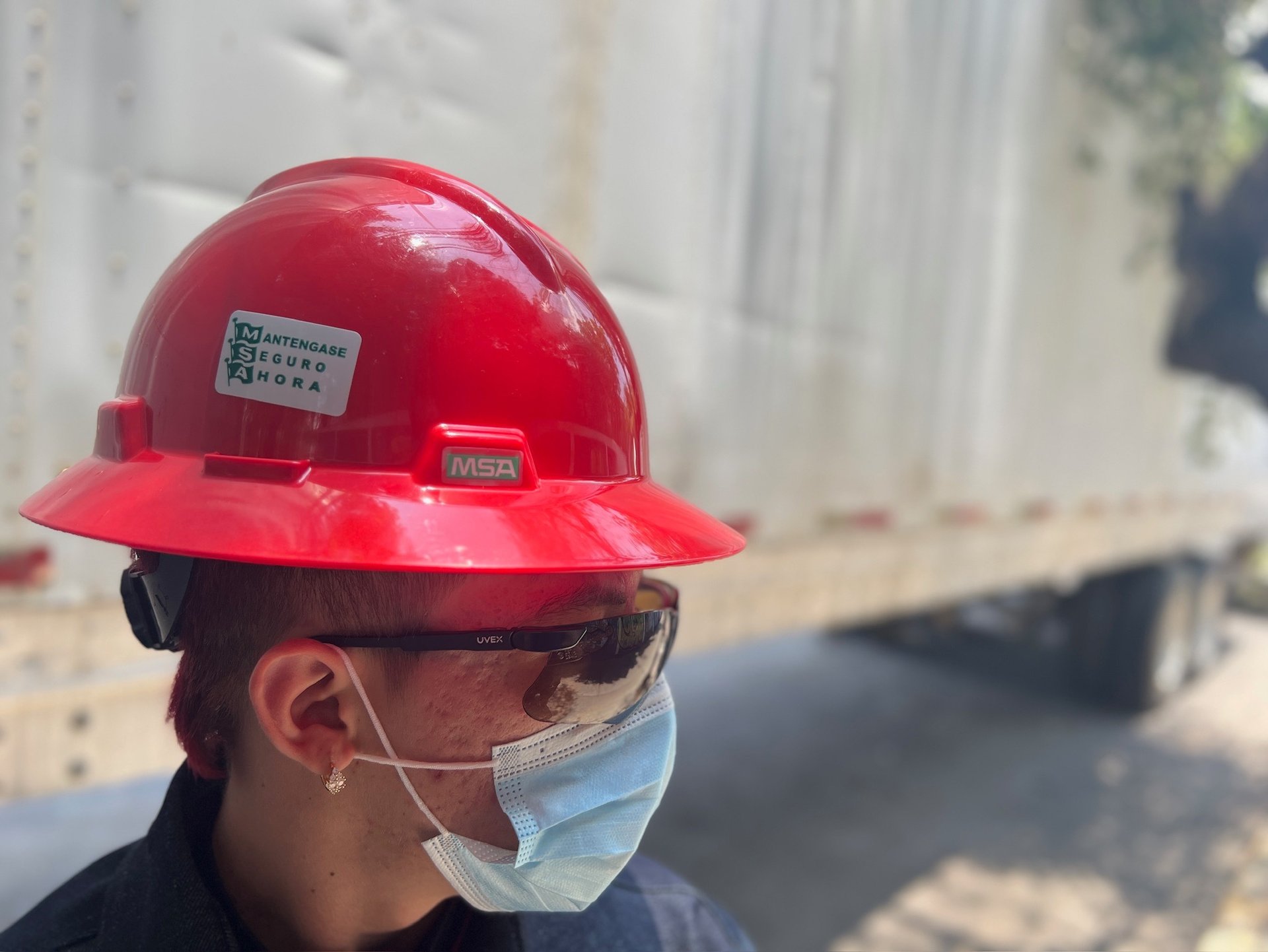 Casco de seguridad ala ancha para trabajo industrial y protección personal EPP - Tienda Mirsi