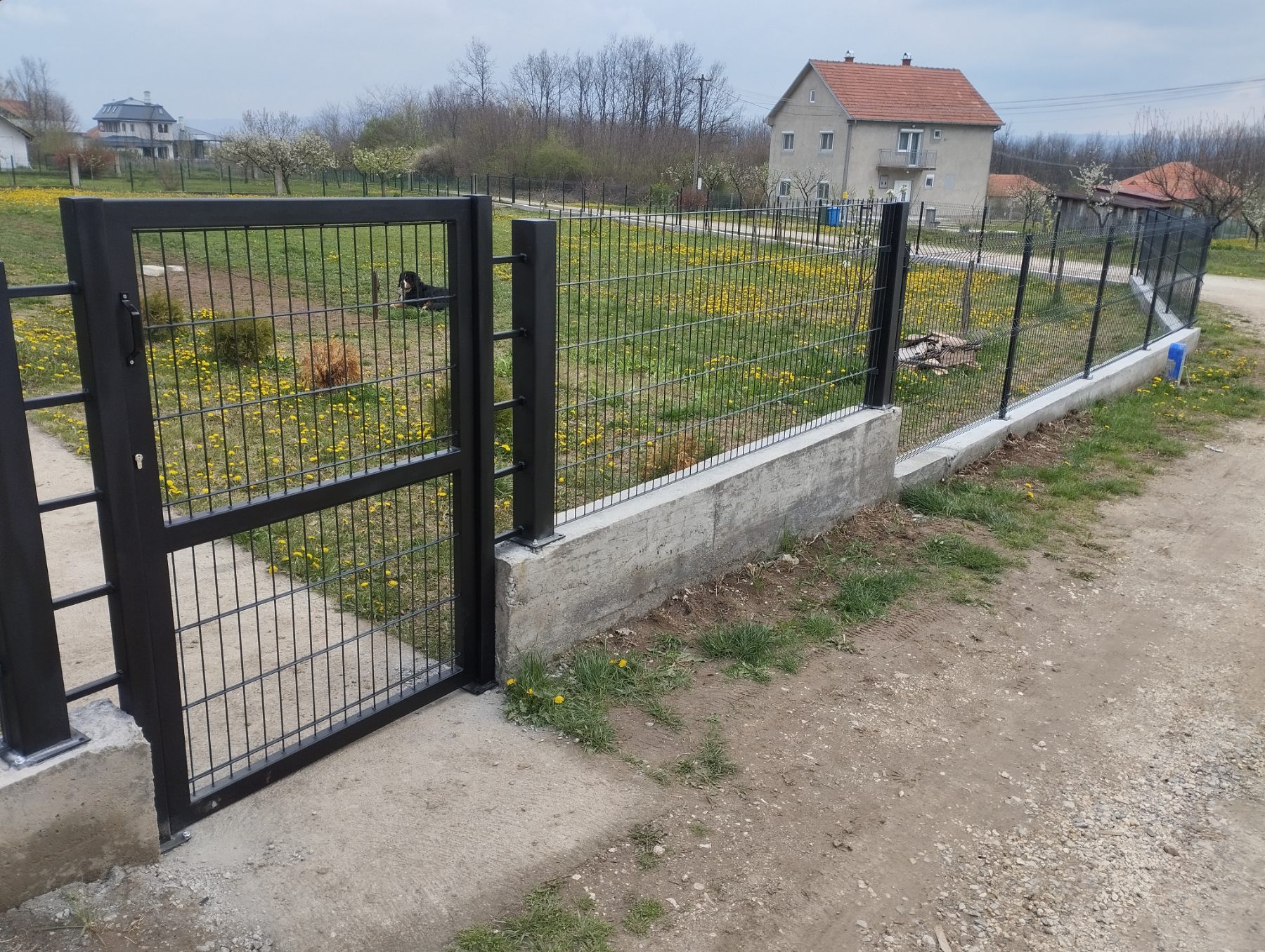 drvometal, drvo metal, nameštaj, police, stolovi, stolice, ograde, ograda, kapija