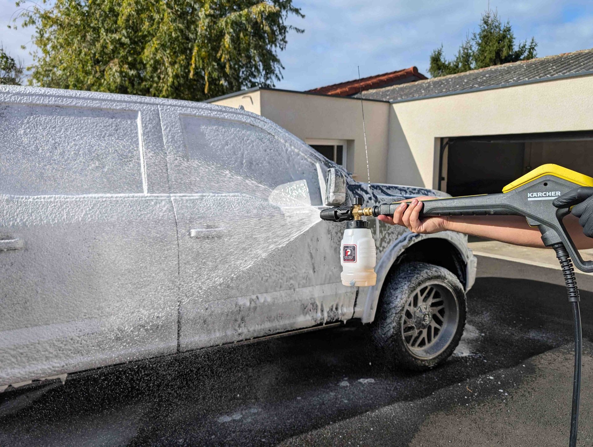 Nettoyage extérieur voiture professionnel à Clermont-Ferrand