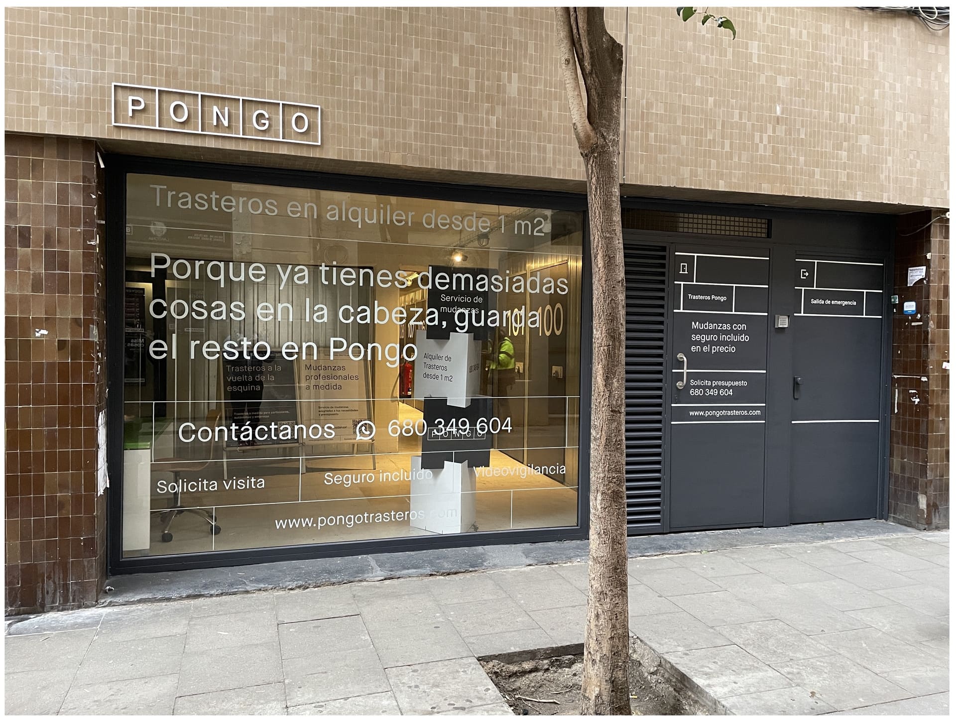 cristal vinilado con letras corporativas