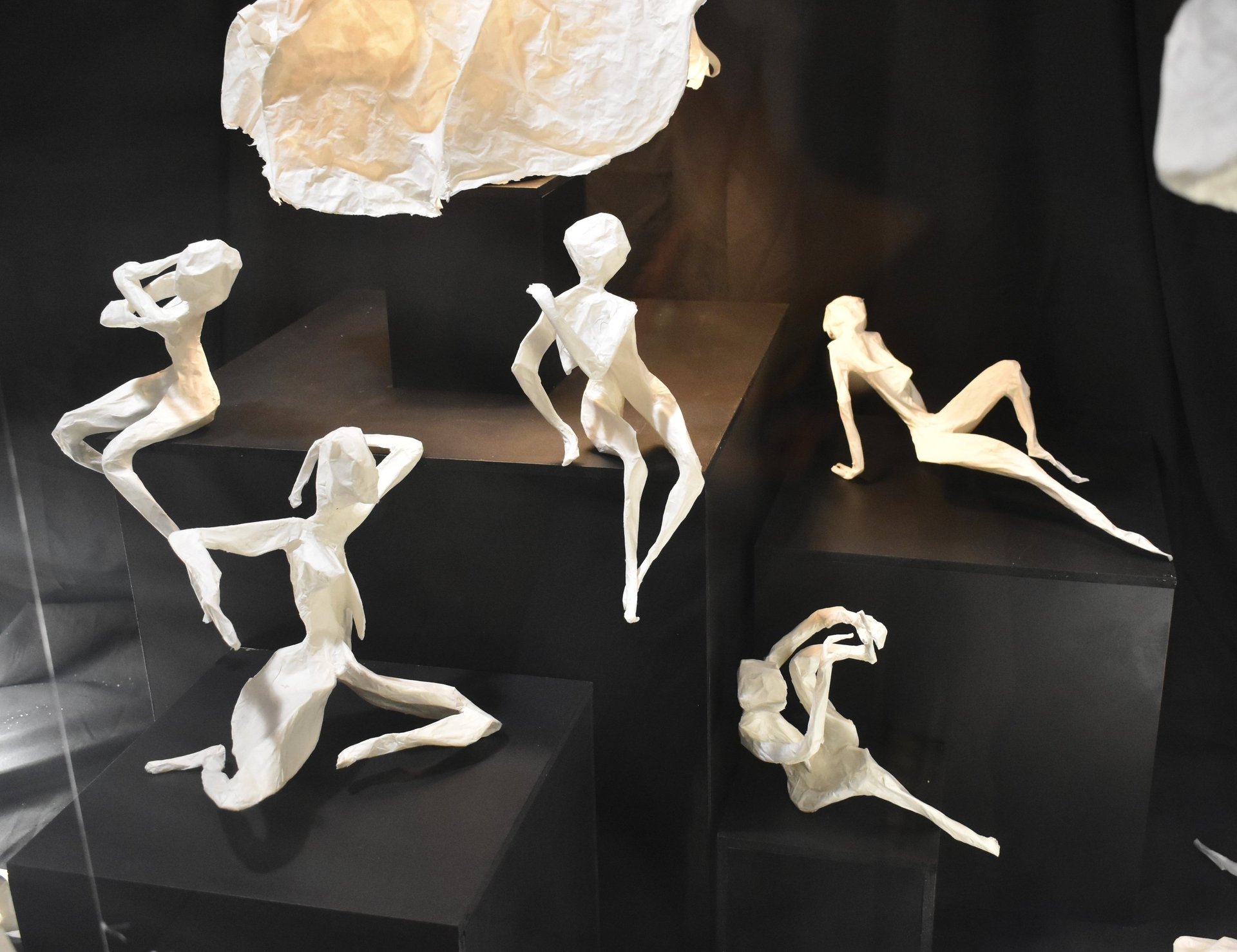 Installations sculptures papier Millau