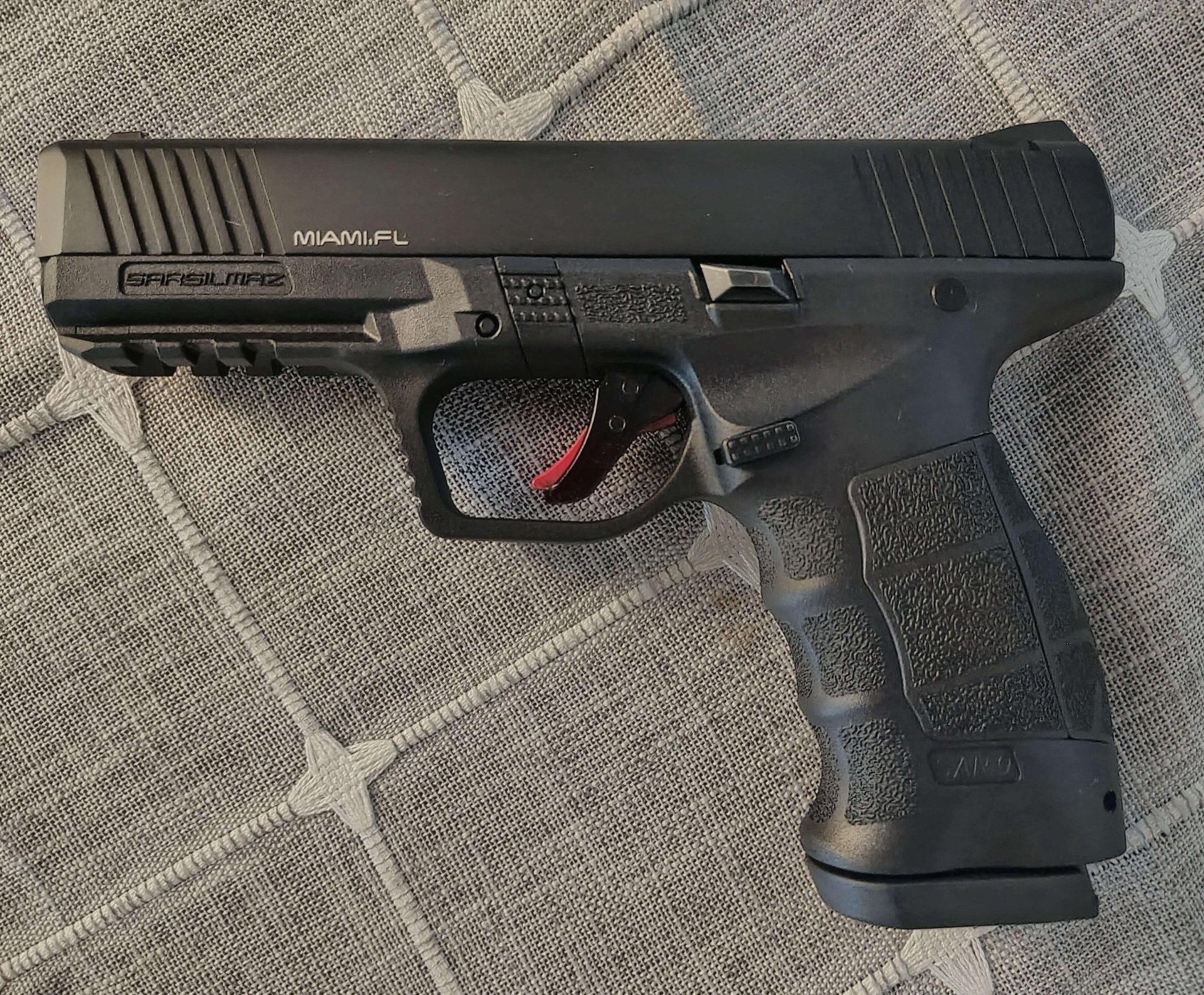 sar9T model on display