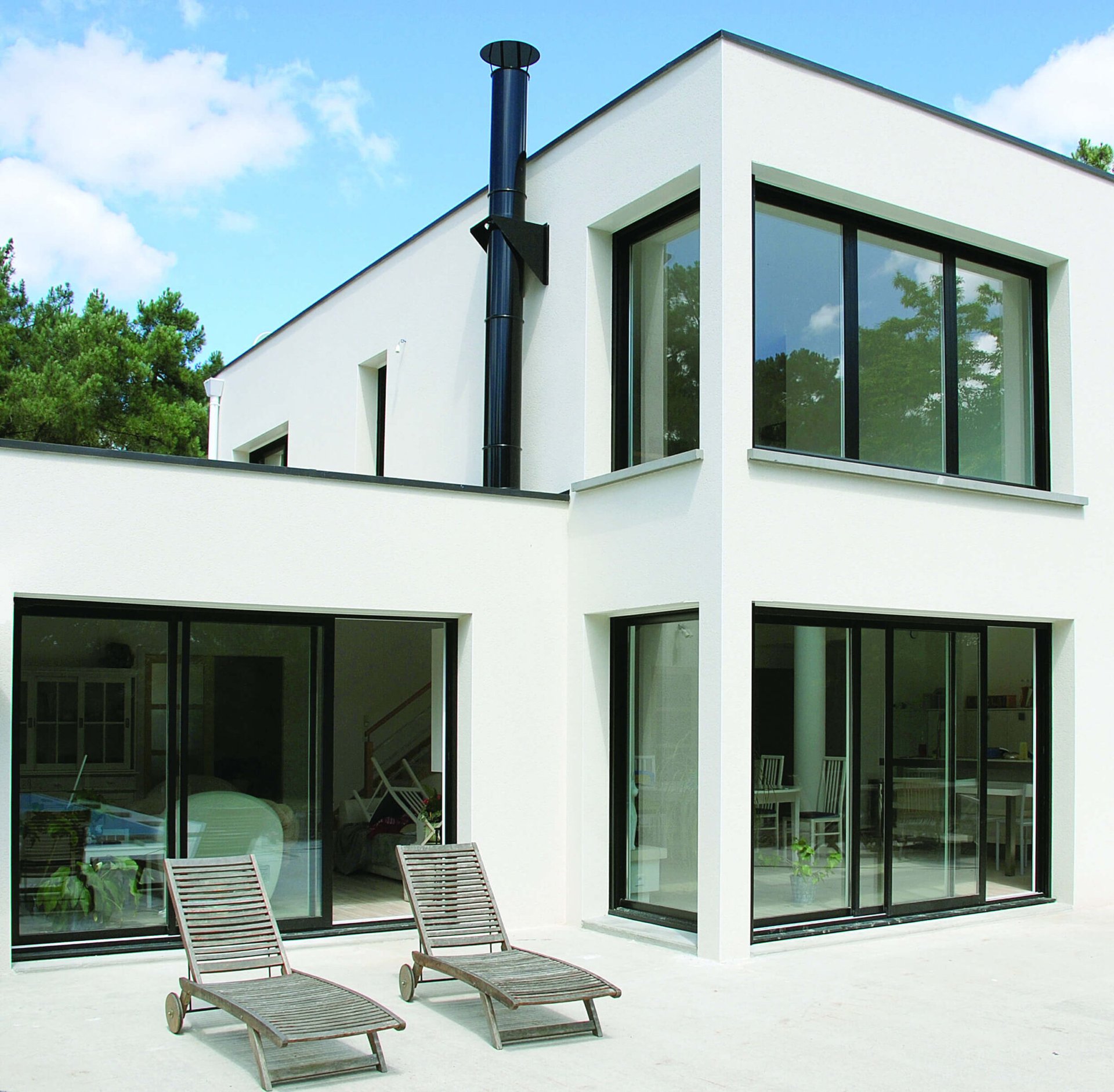 Coulissants aluminium galandage noir RAL 9005 gamme Azur - façade maison moderne sur mesure
