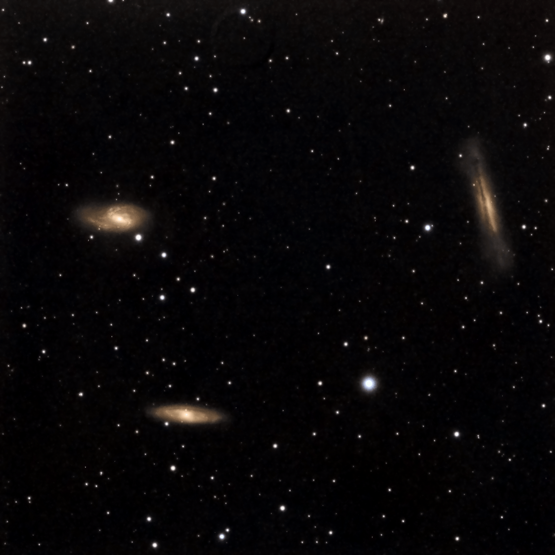 Triplete de Leo astrofotografiado por El Diario del Astrónomo una noche de mucha humedad