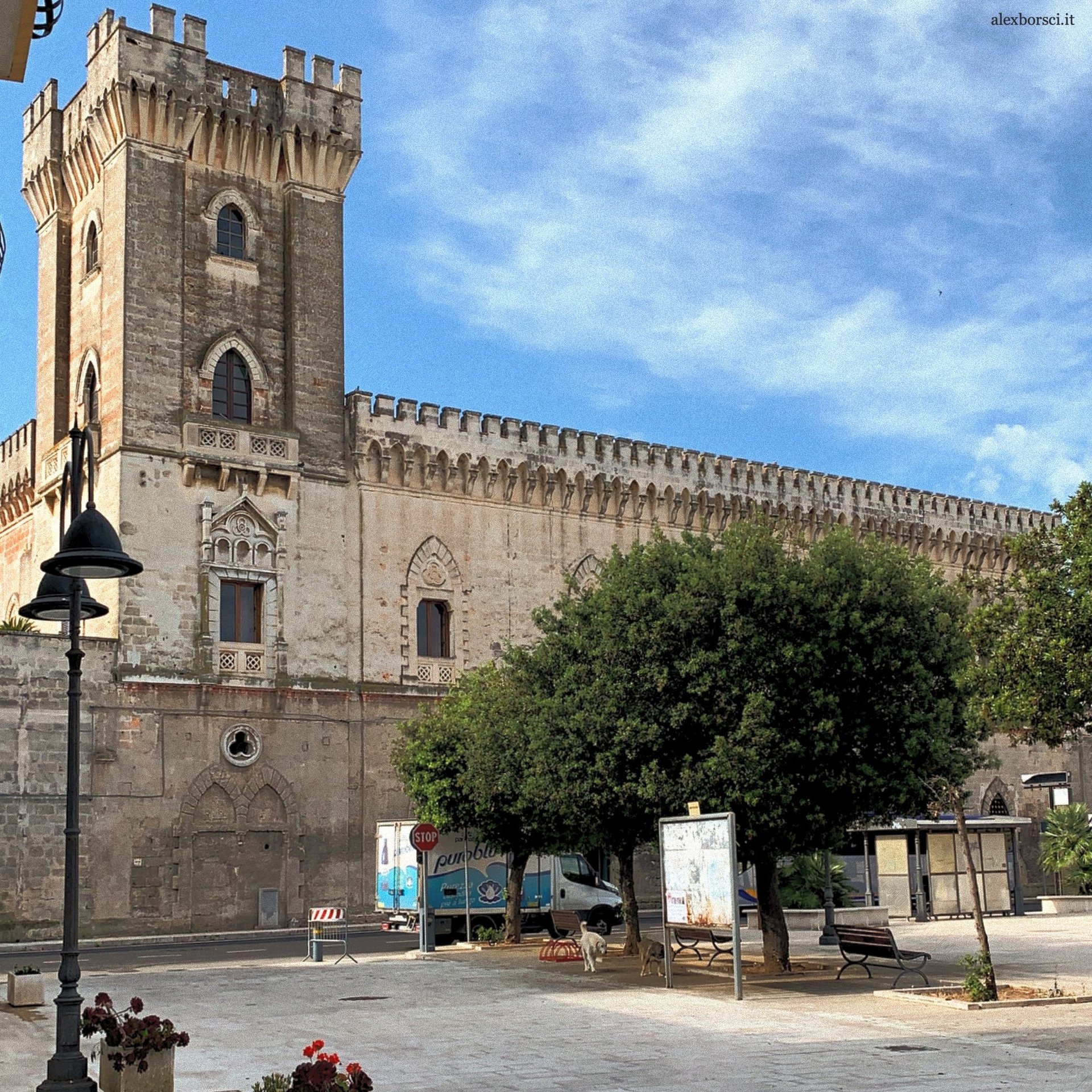 Castello D'Ayala Valva in Piazza Castello a Monteparano