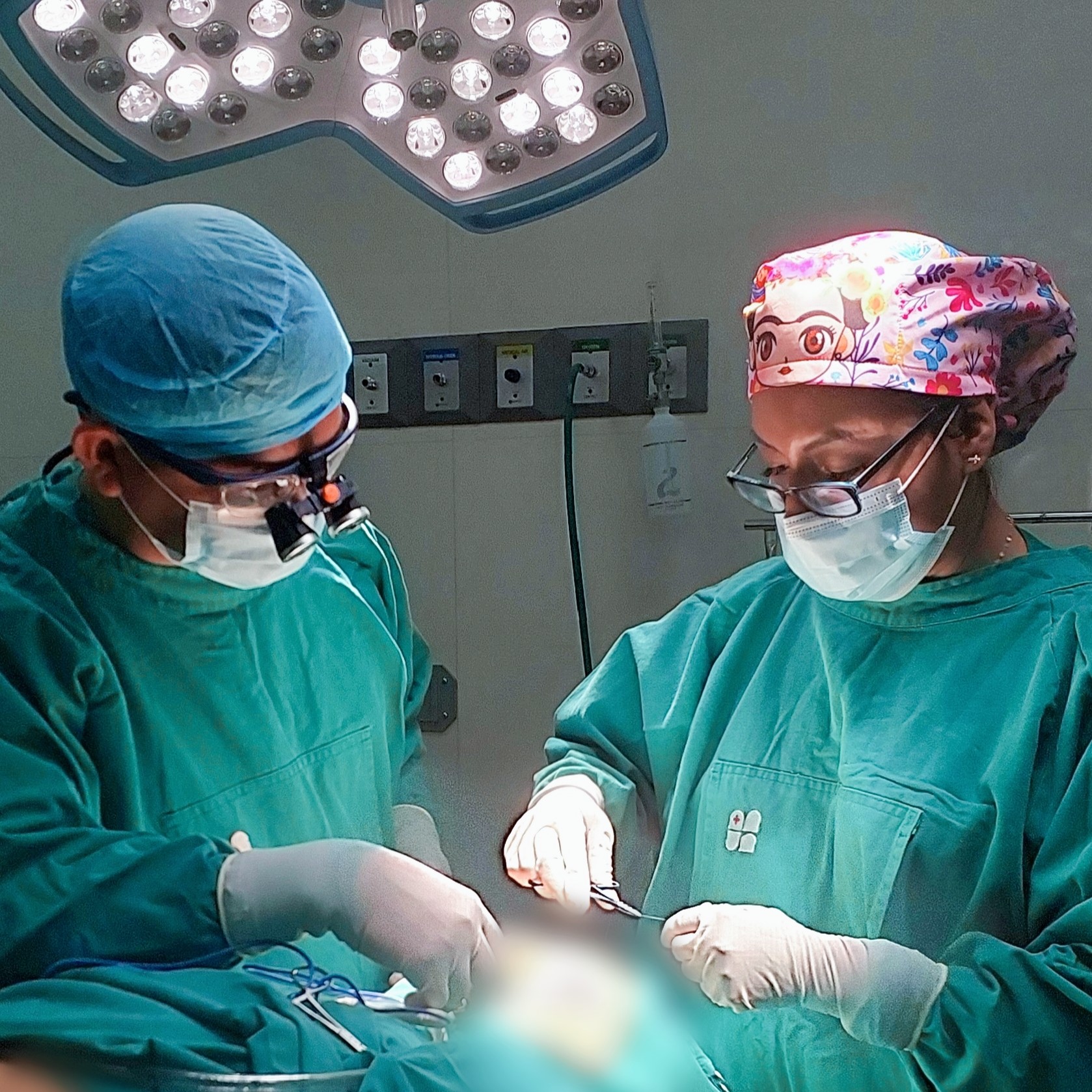 Dra. Lilyan-Marissel - Cirugía-Plástica-y-Estética-sala-operaciones