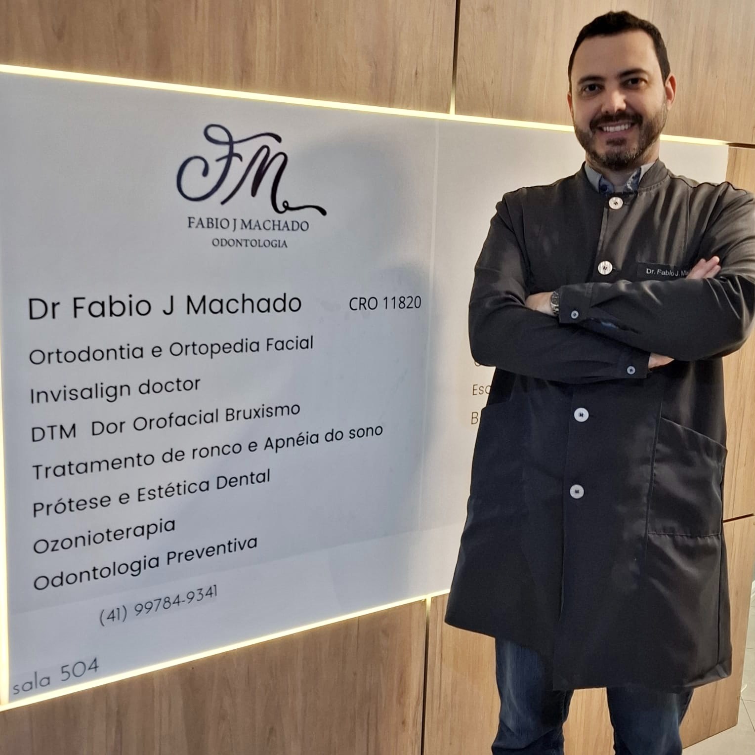 Dr. Fábio Machado, dentista especialista em Ortodontia e Invisalign em Curitiba.