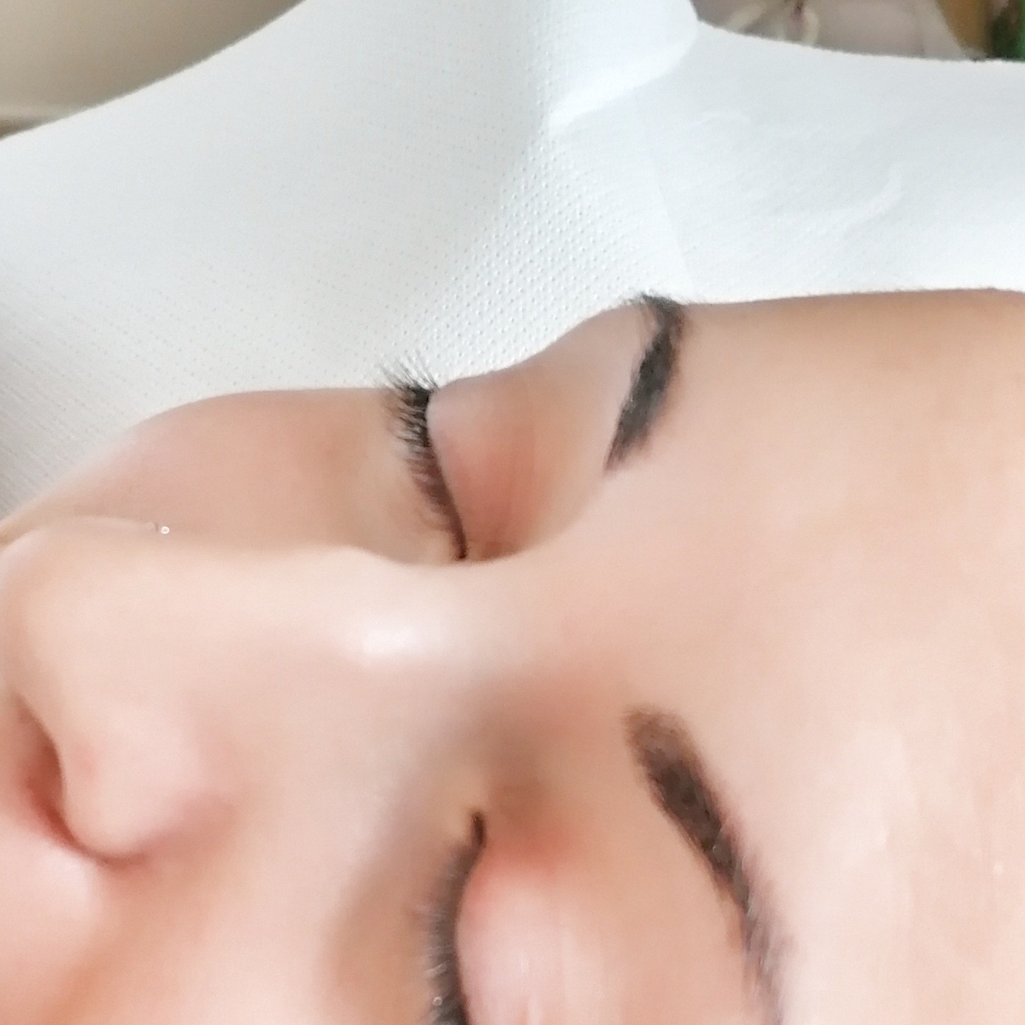 Ciglia dopo laminazione con effetto curvato e naturale eseguito presso centro estetico Riccione