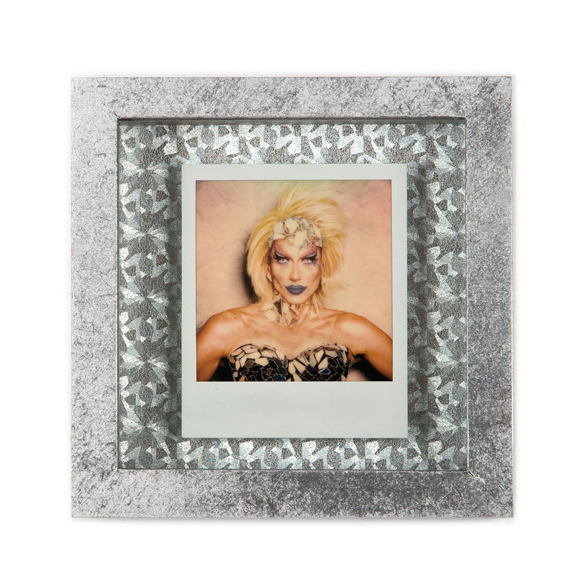 Trabalho Betina Polaroid, artista multifacetada, une o universo da fotografia com a performance drag