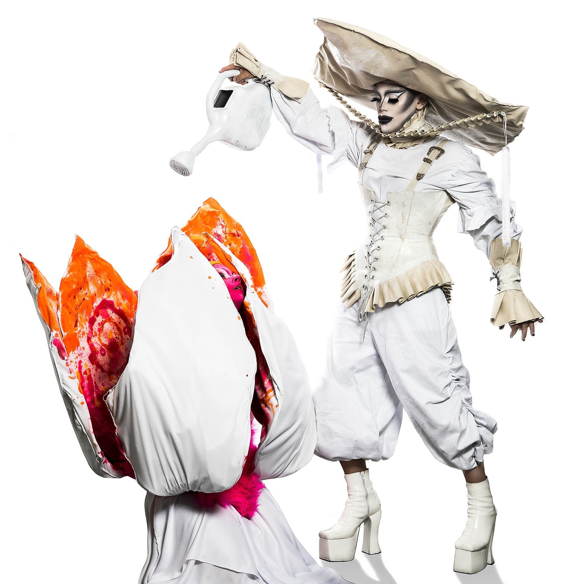 Betina Polaroid, artista multifacetada, une o universo da fotografia com a performance drag