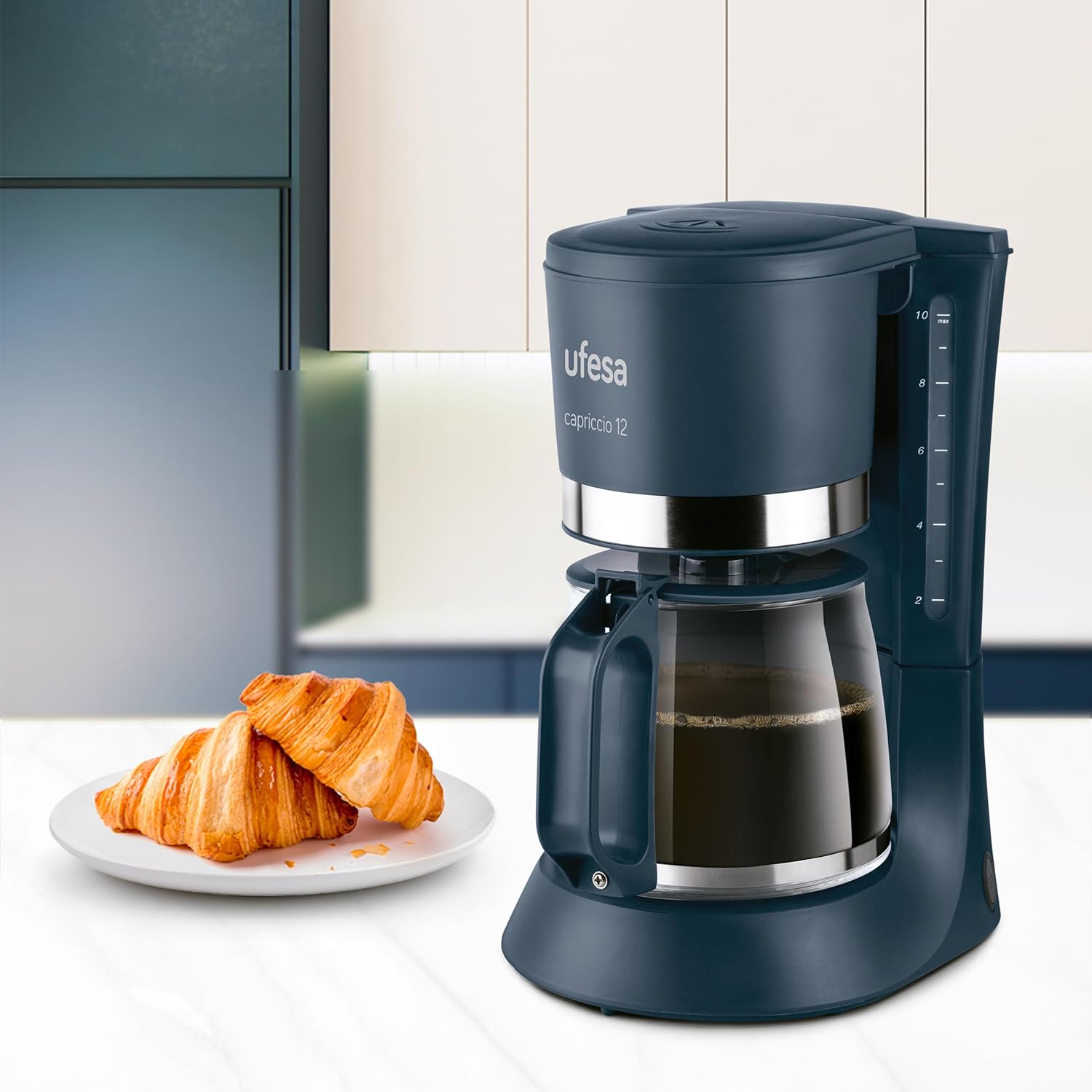 cafetera de filtro azul marca Ufesa 