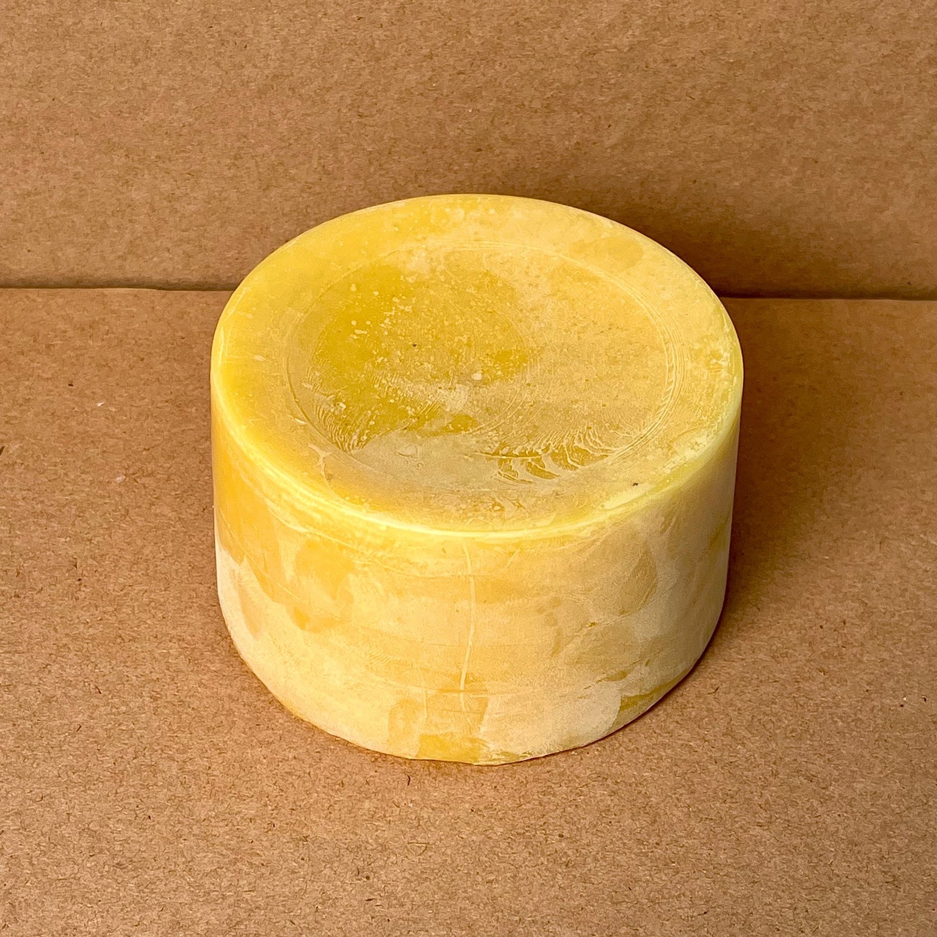 ehtical fairtrade organic 100% pure beeswax for batik artists, dutch homemade beeswax, batik tools
