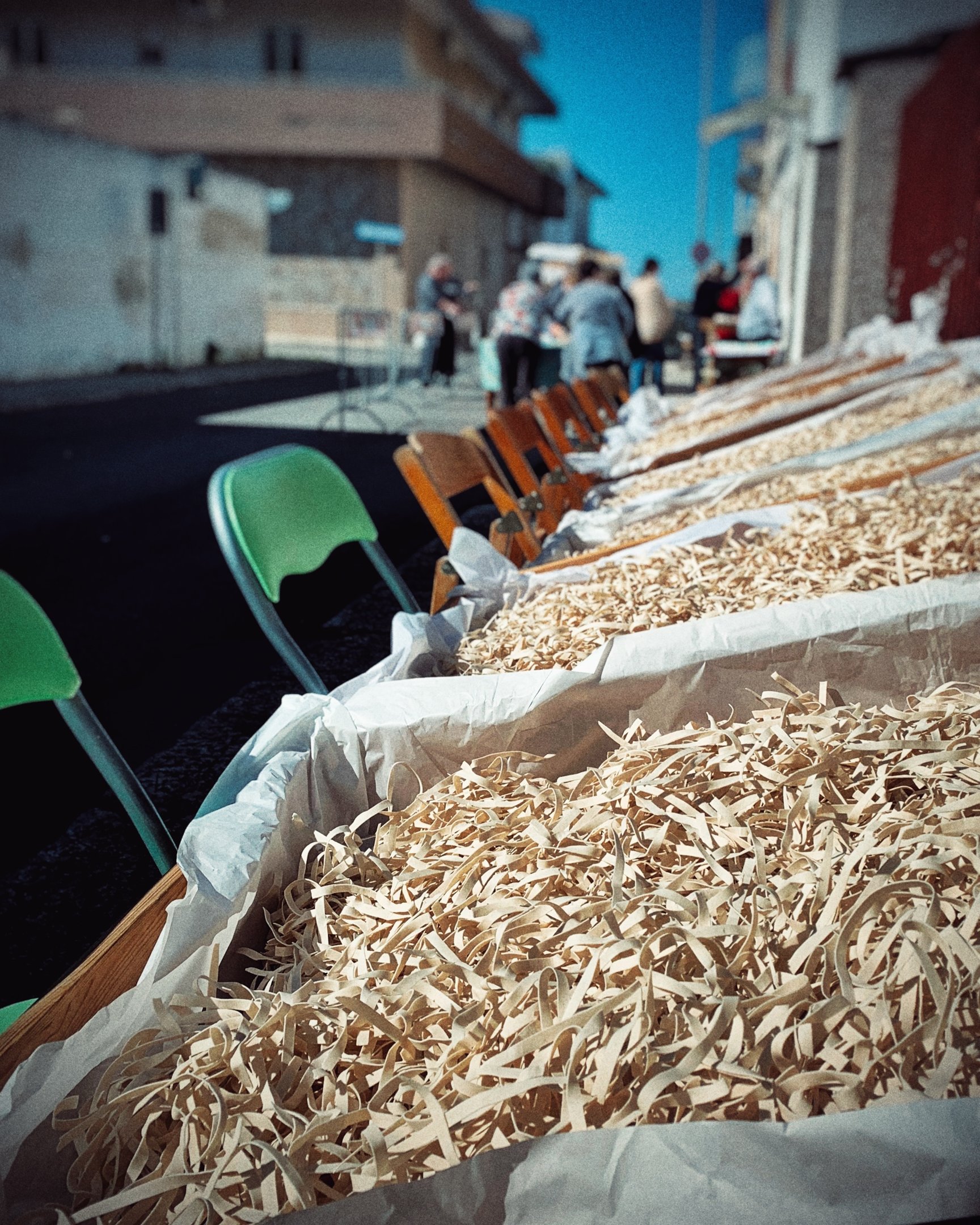 tradizioni di san giuseppe a monteparano con la tipica massa stesa ad asciugare al sole