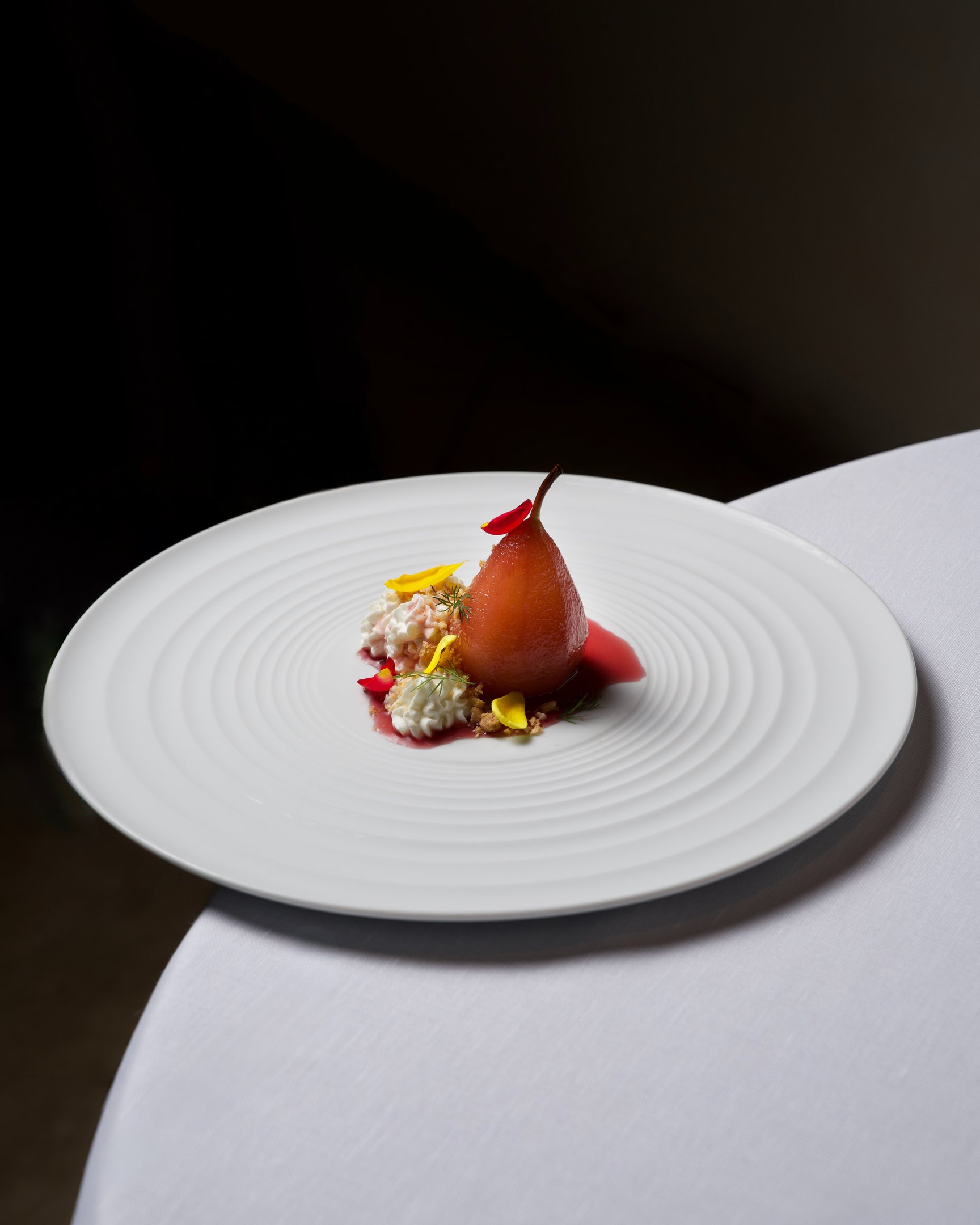 Pera cotta nel vino rosso di Montalcino con crema - Pear poached in Montalcino red wine with cream