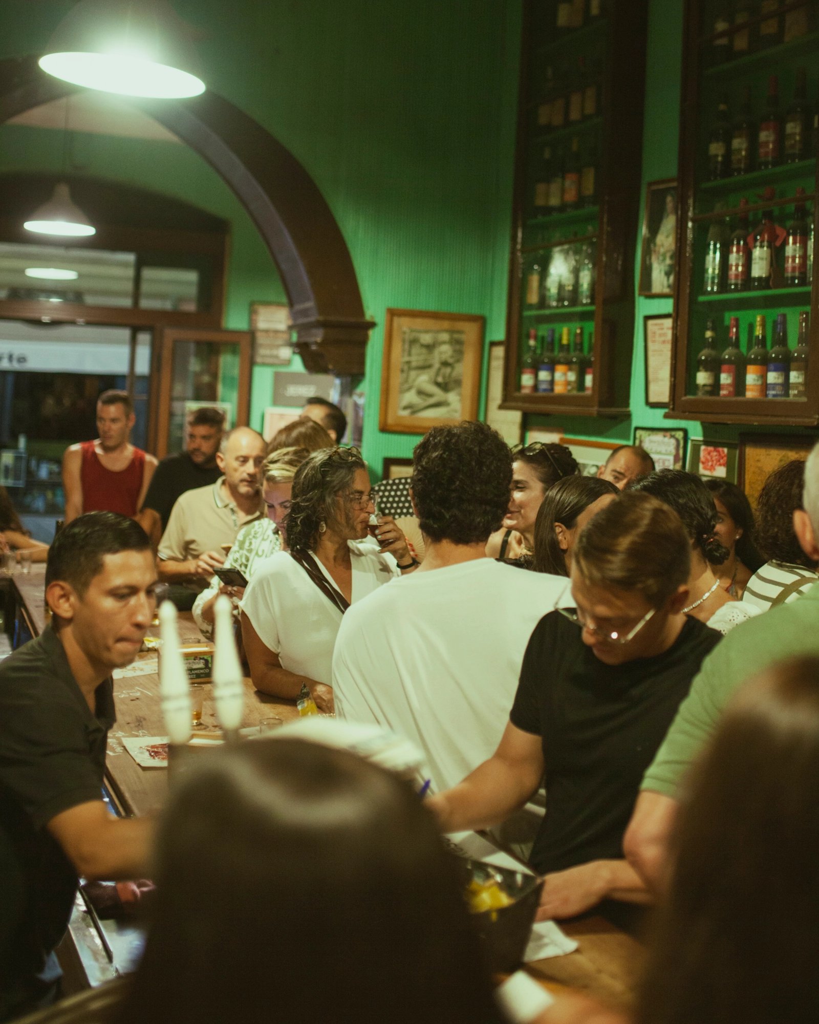 Los tabancos es Jerez son muy frecuentados por sus vinos y los espectáculos de flamenco.