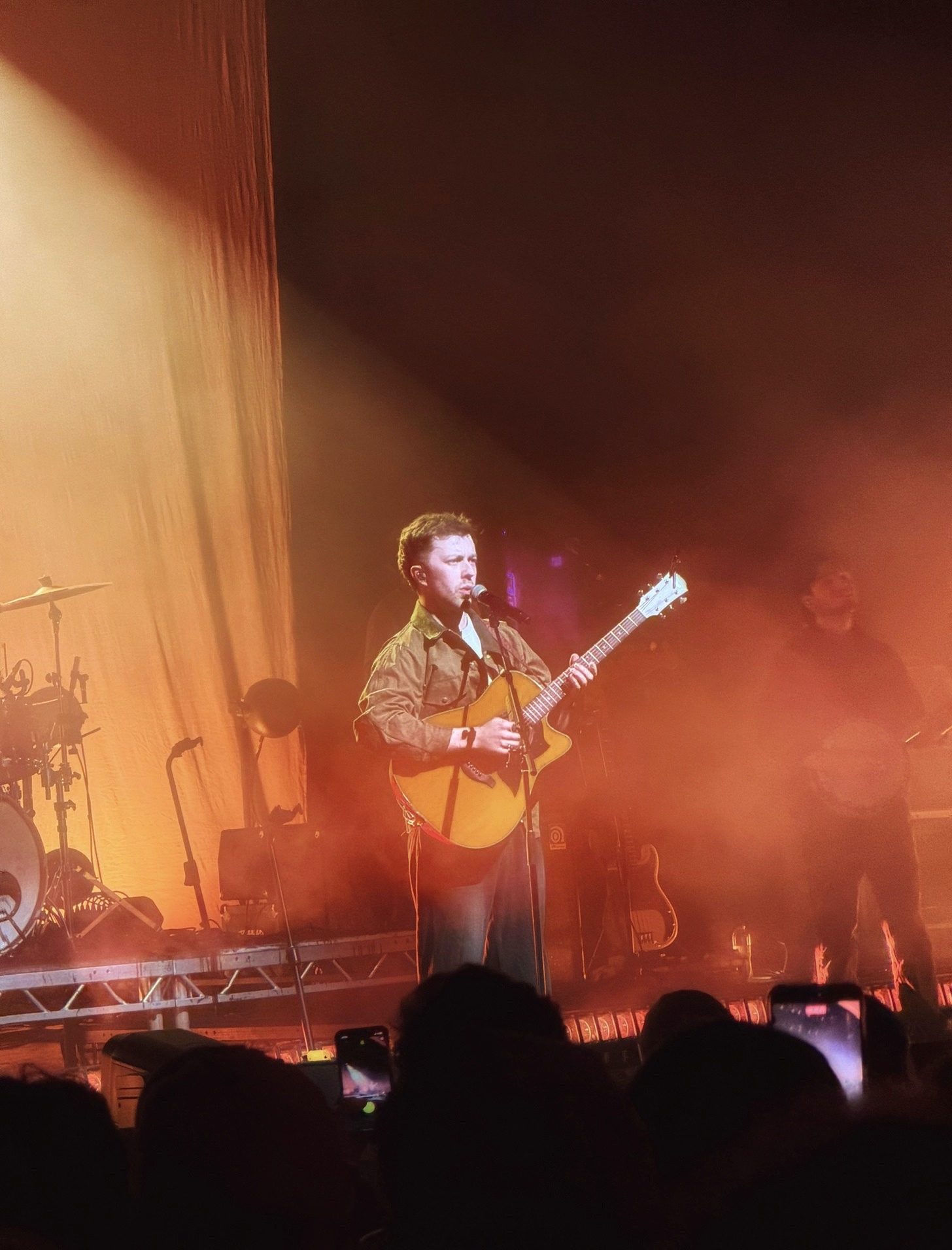 Kingfishr Bring a Loud, Emotional Set to London