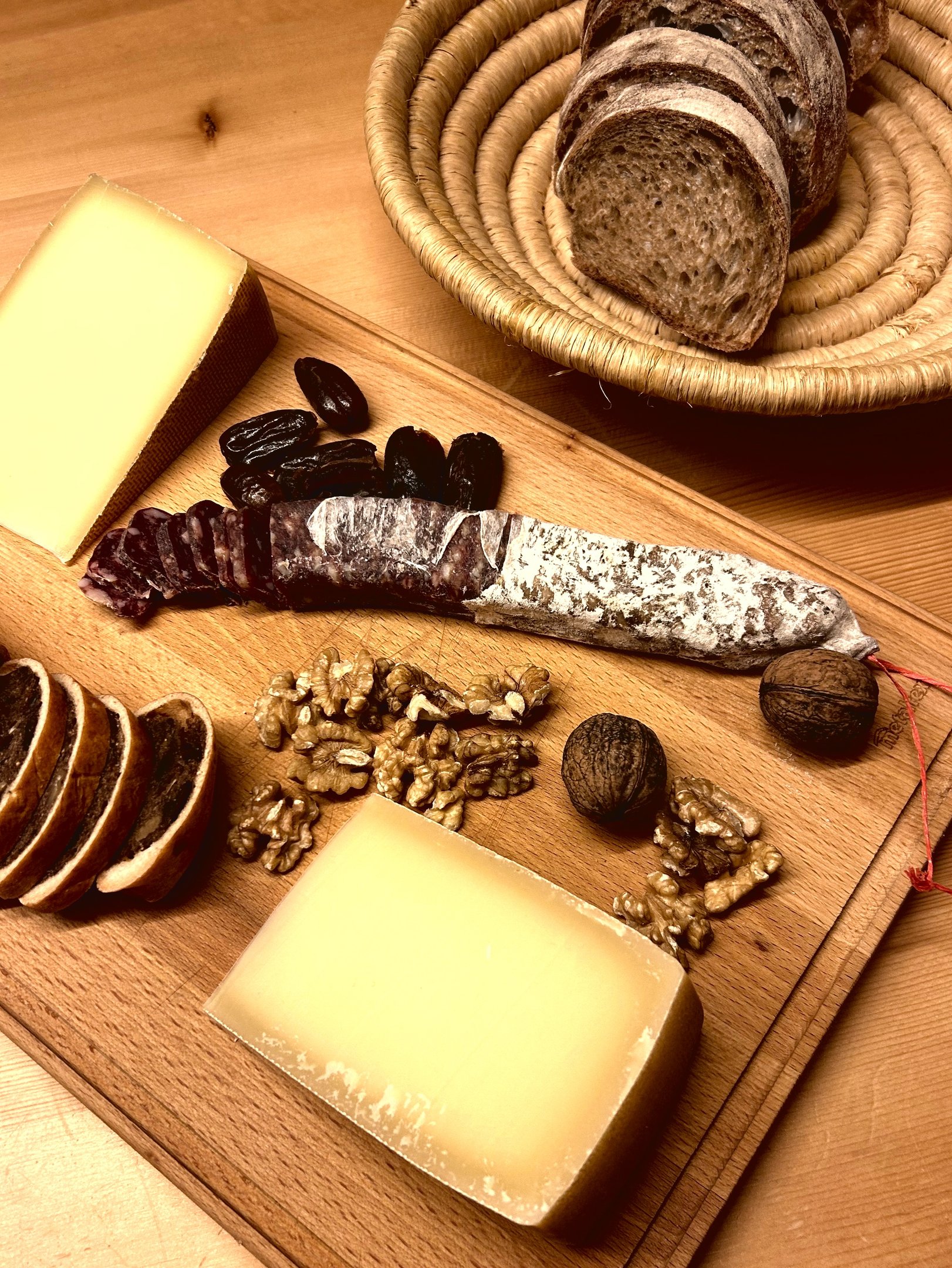 Andutschel, Käse, Birnbrot und Baumnüsse