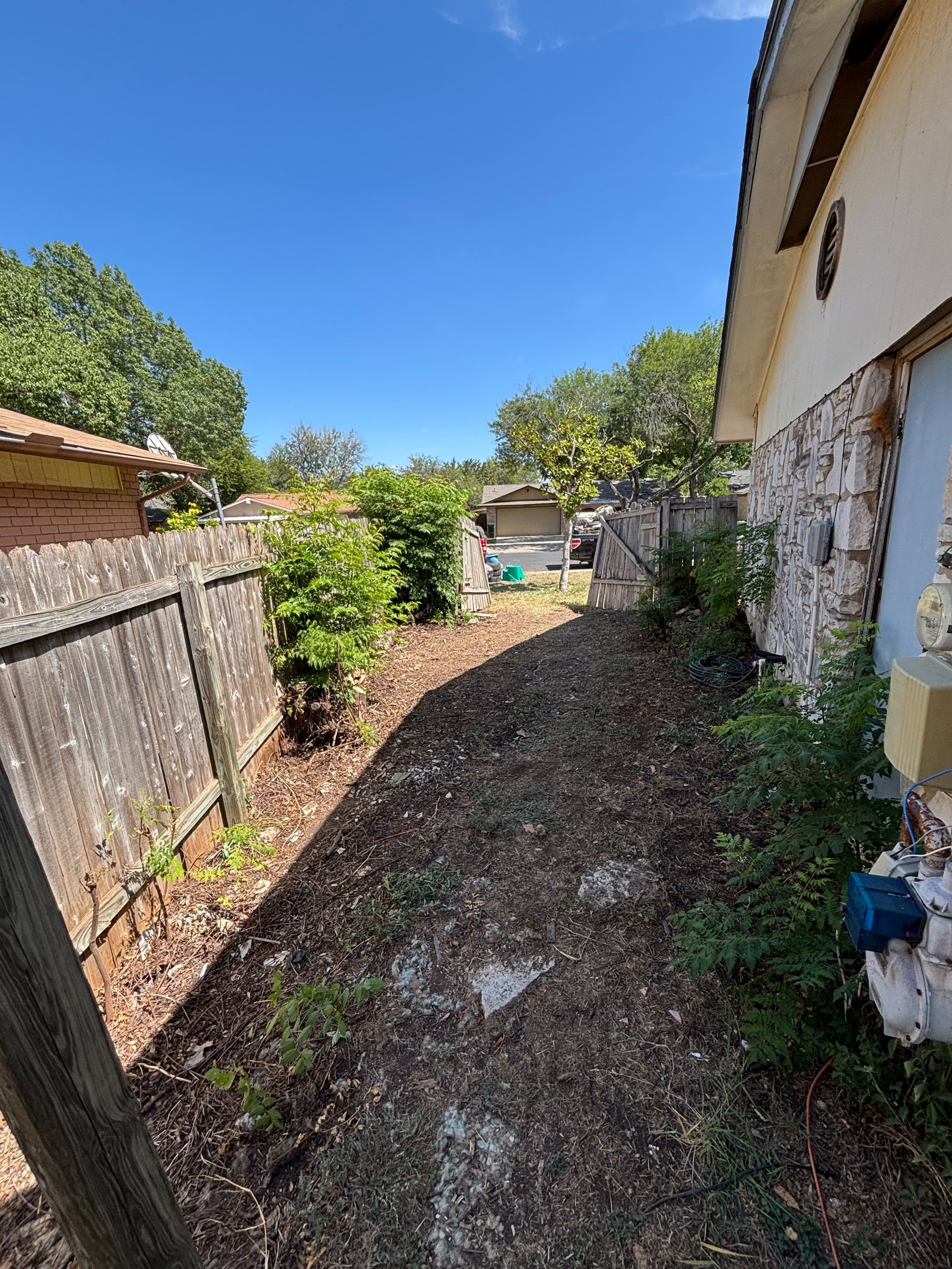 Razorbill Junk Removal Backyard Cleanout In Fair Oaks Ranch