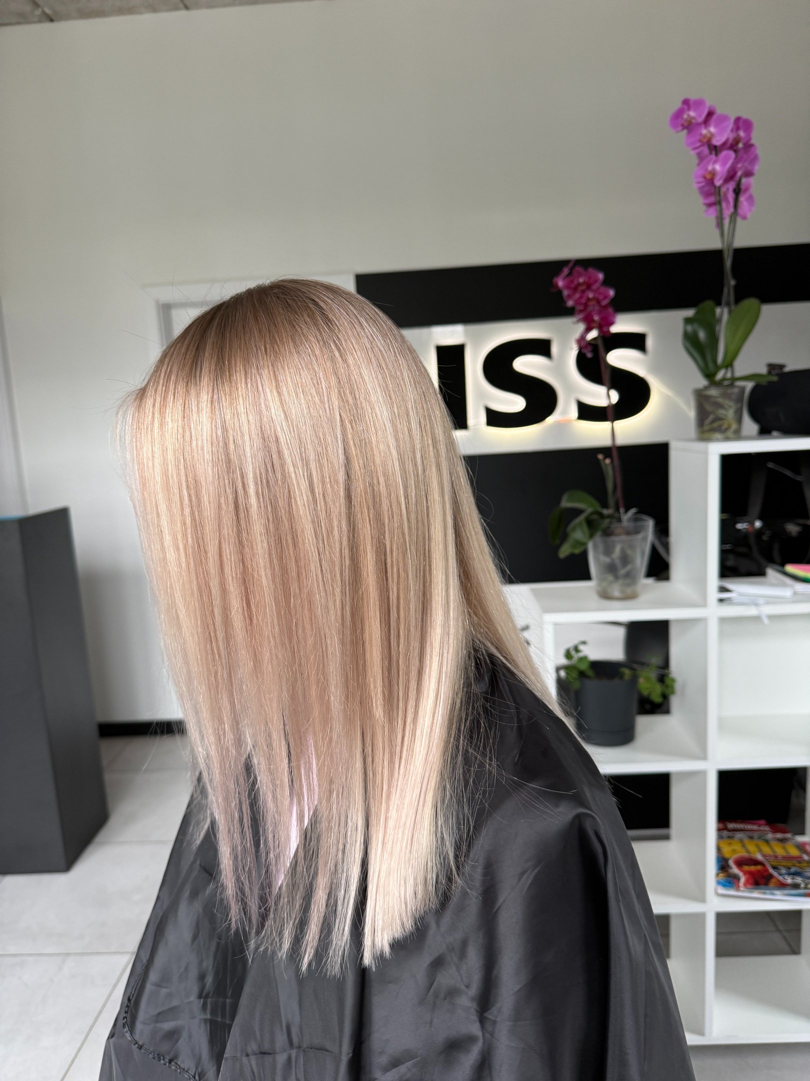 Profesjonalne farbowanie włosów w ISS Studio