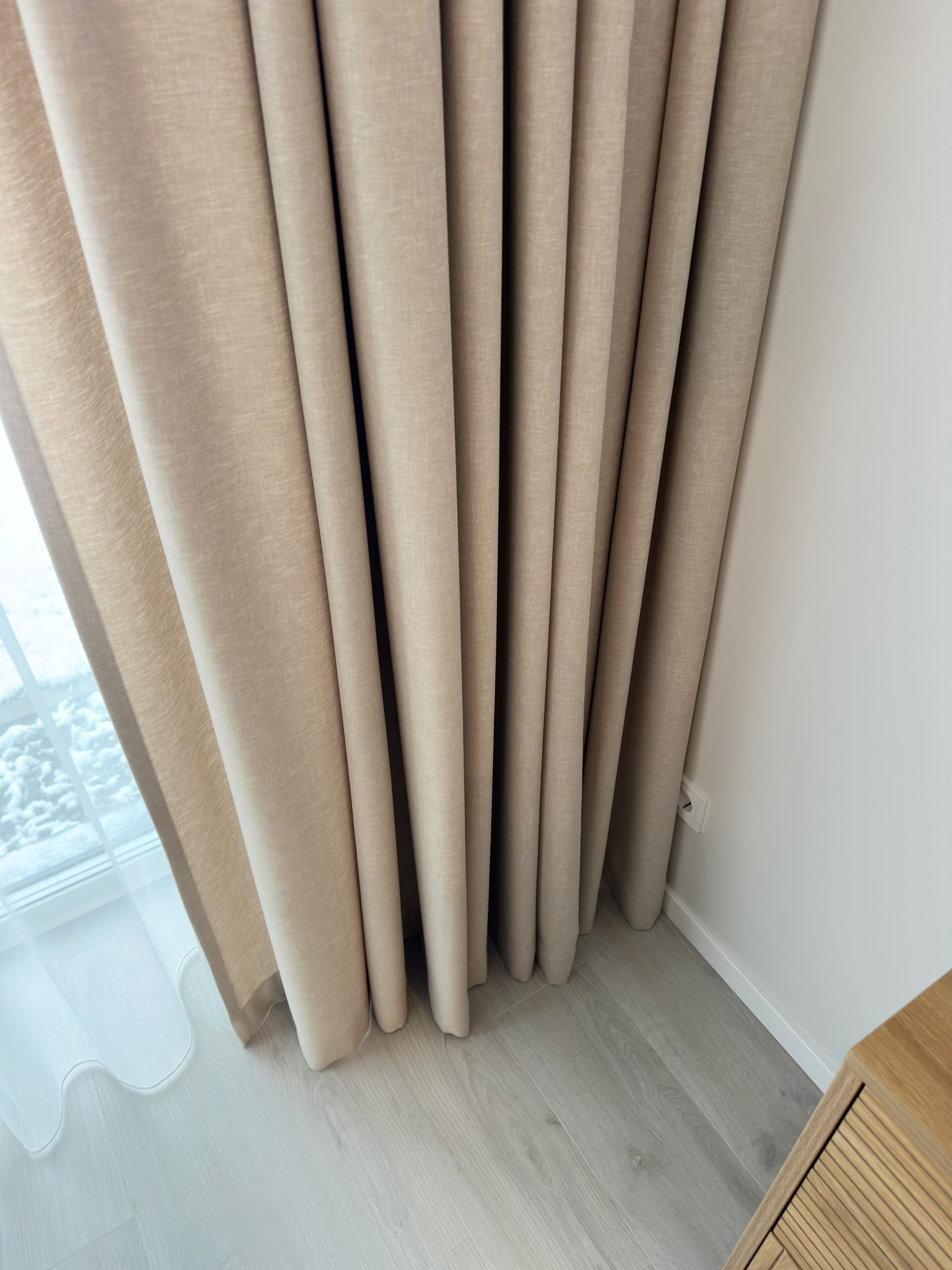 lengvas audinio kritimas