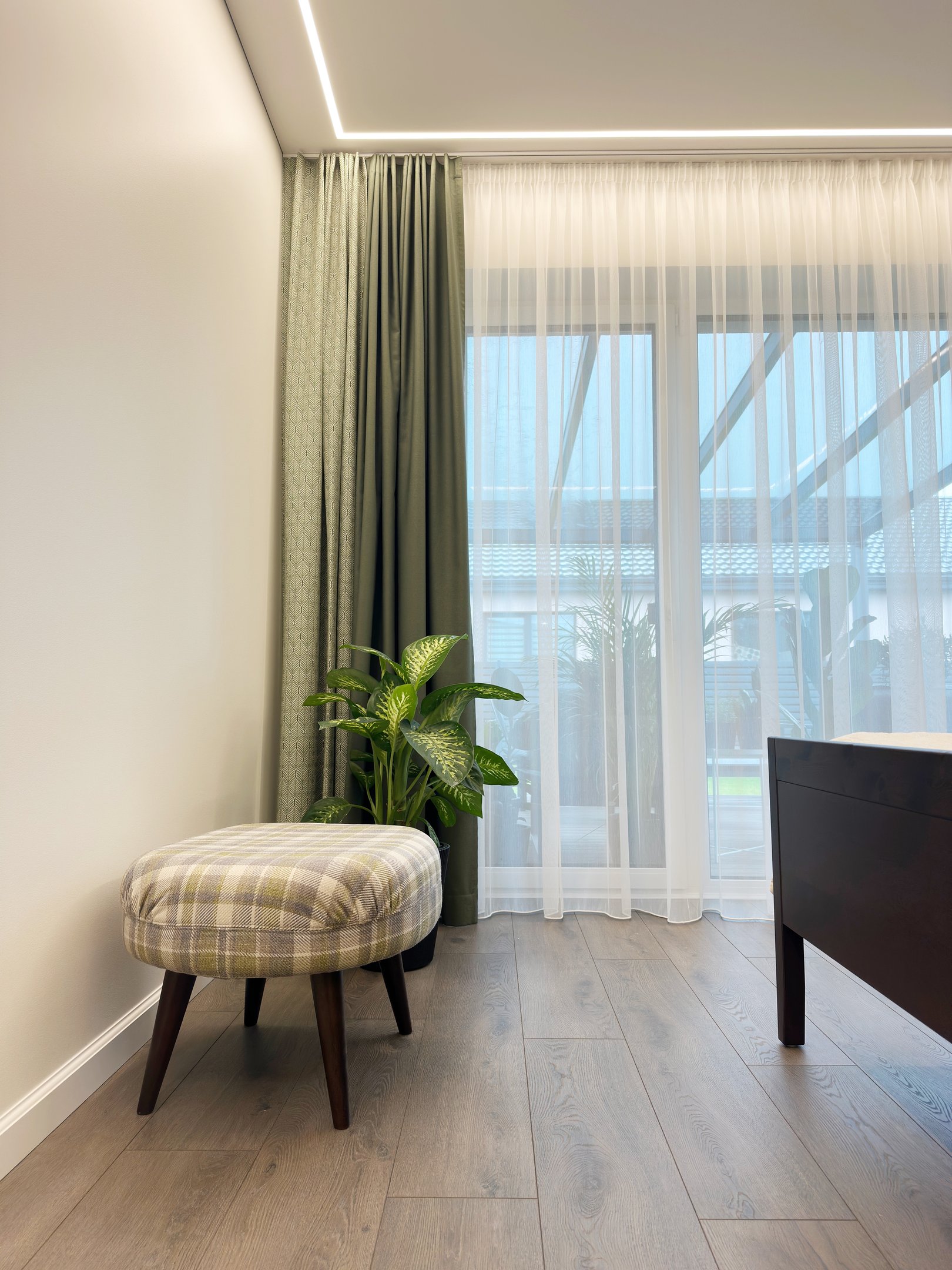 raštuotos naktinės užuolaidos