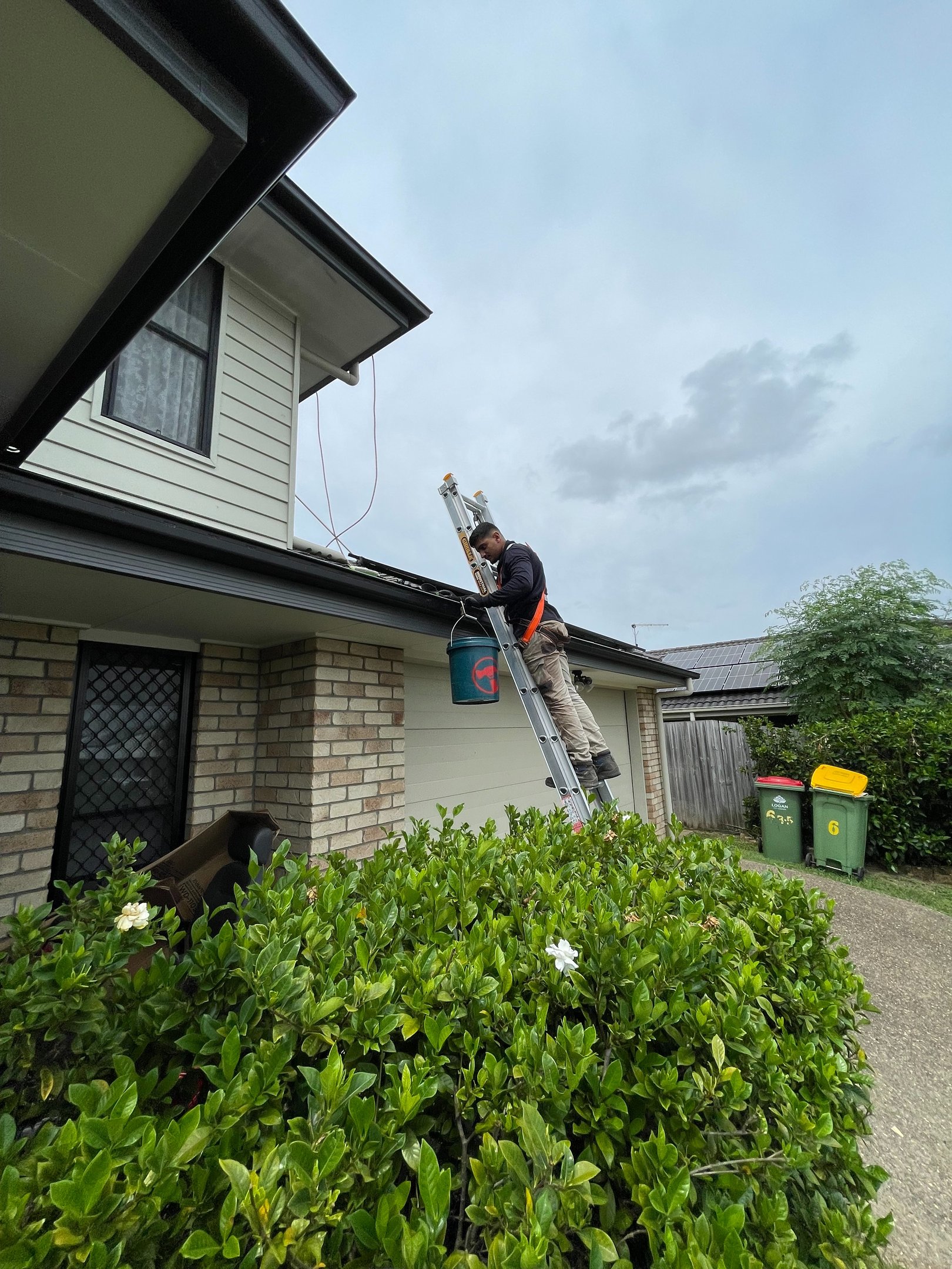Golden Hands Pressure Cleaning Gutter Cleaning Brisbane