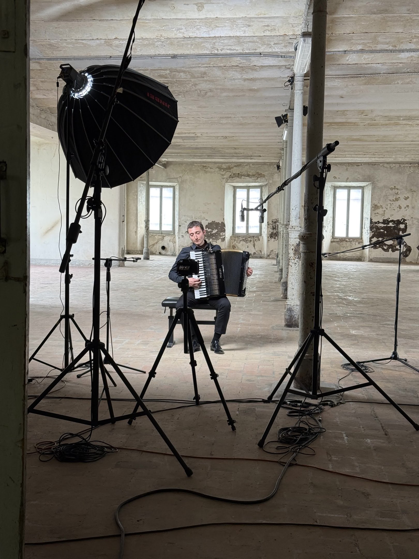 Raffaele damen in registrazione a fermignano ex lanificio carotti da avangarage studio pesaro 