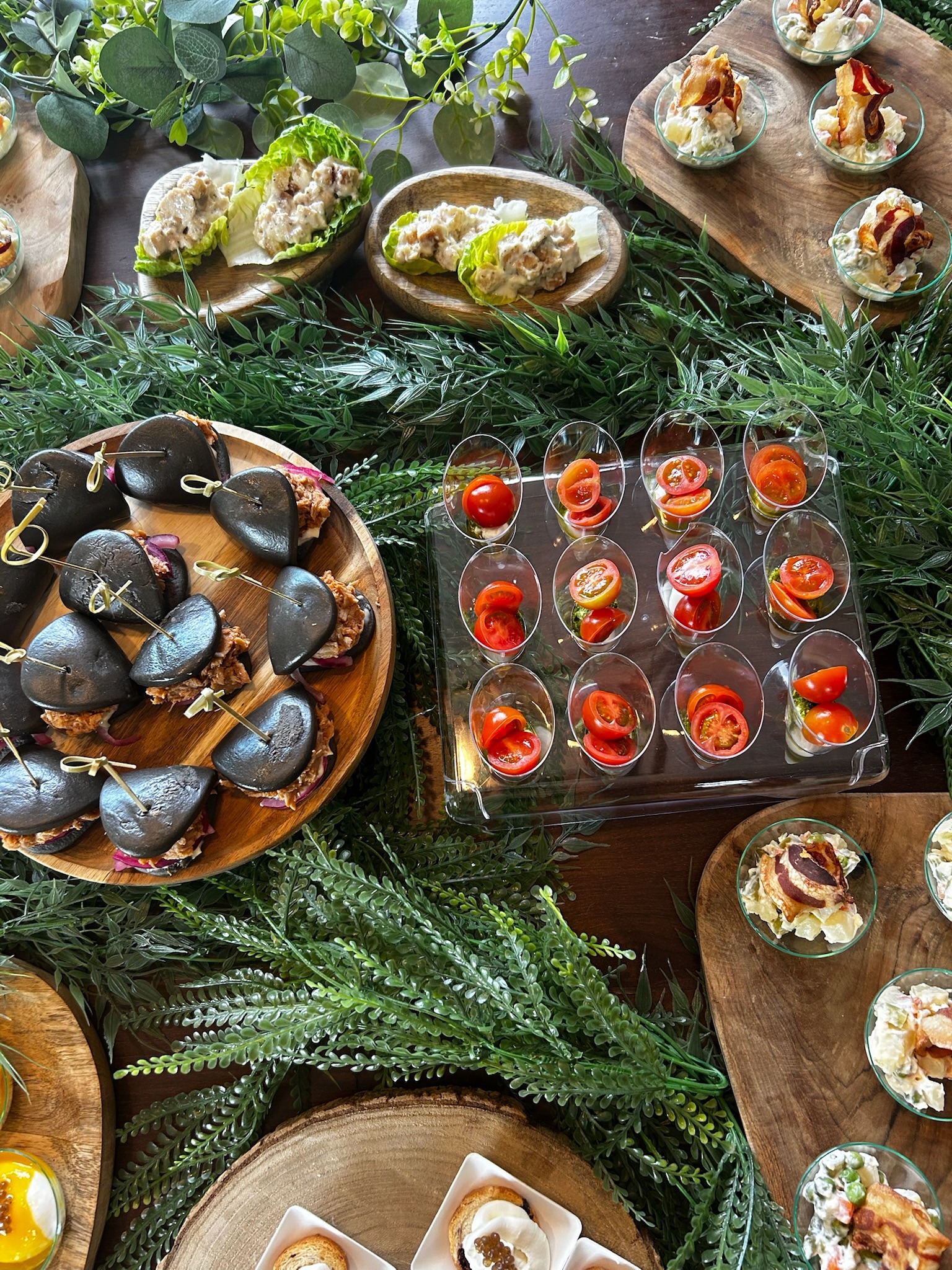 Platos gourmet servidos en fiesta privada por Rollo Privado, catering premium en Sabadell