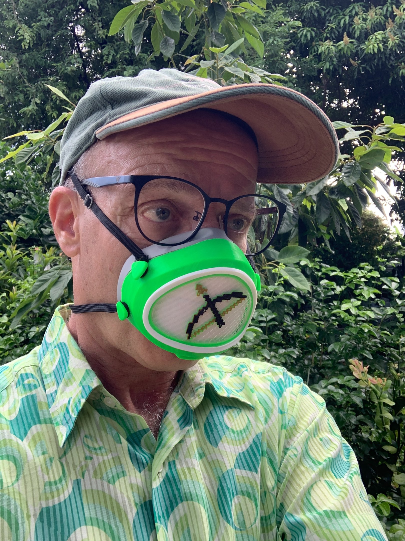 flo-55: Fluo-green Flomask cover and Minecraft Bow decoration
