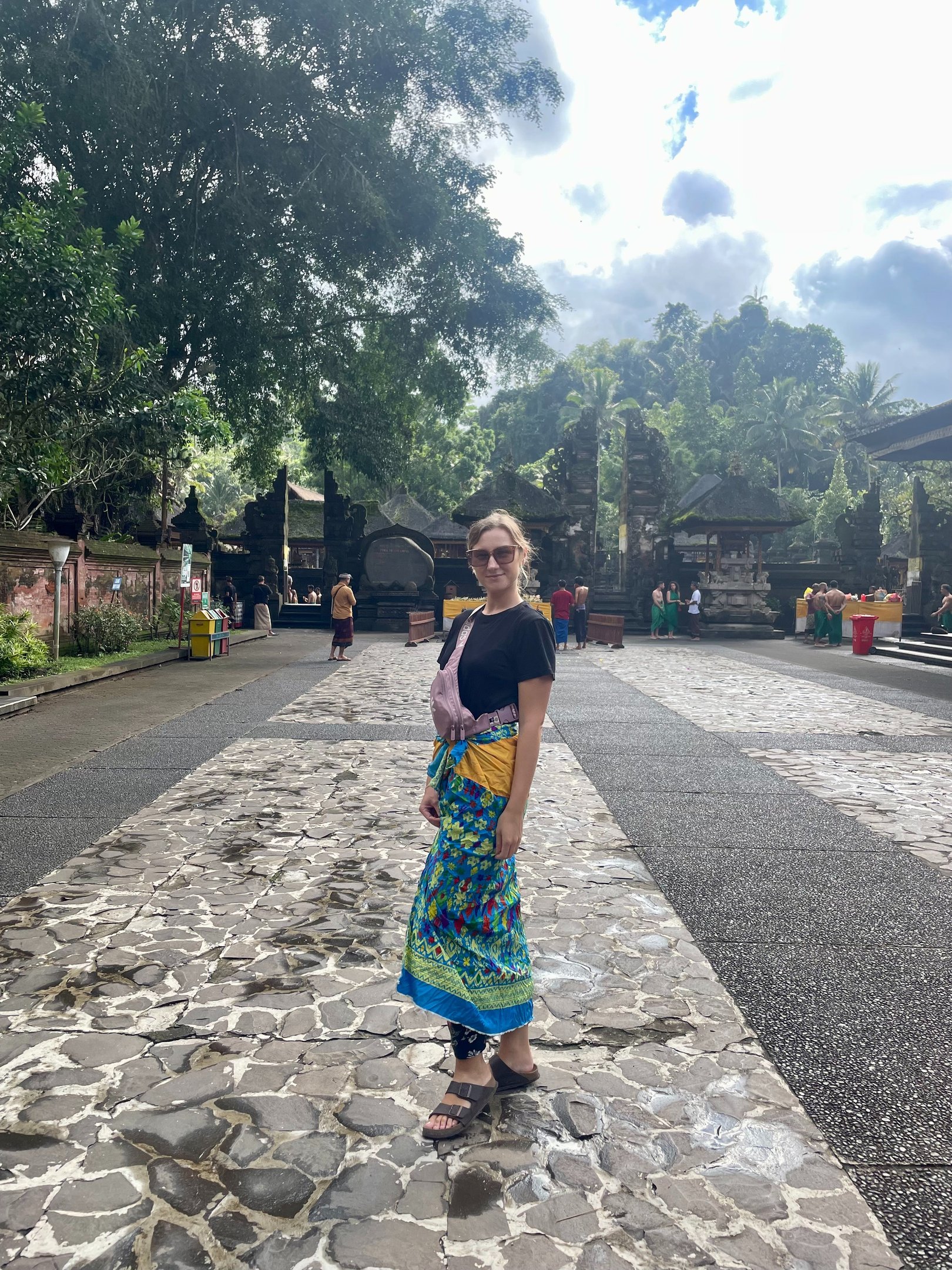 kobieta w sarongu na Bali