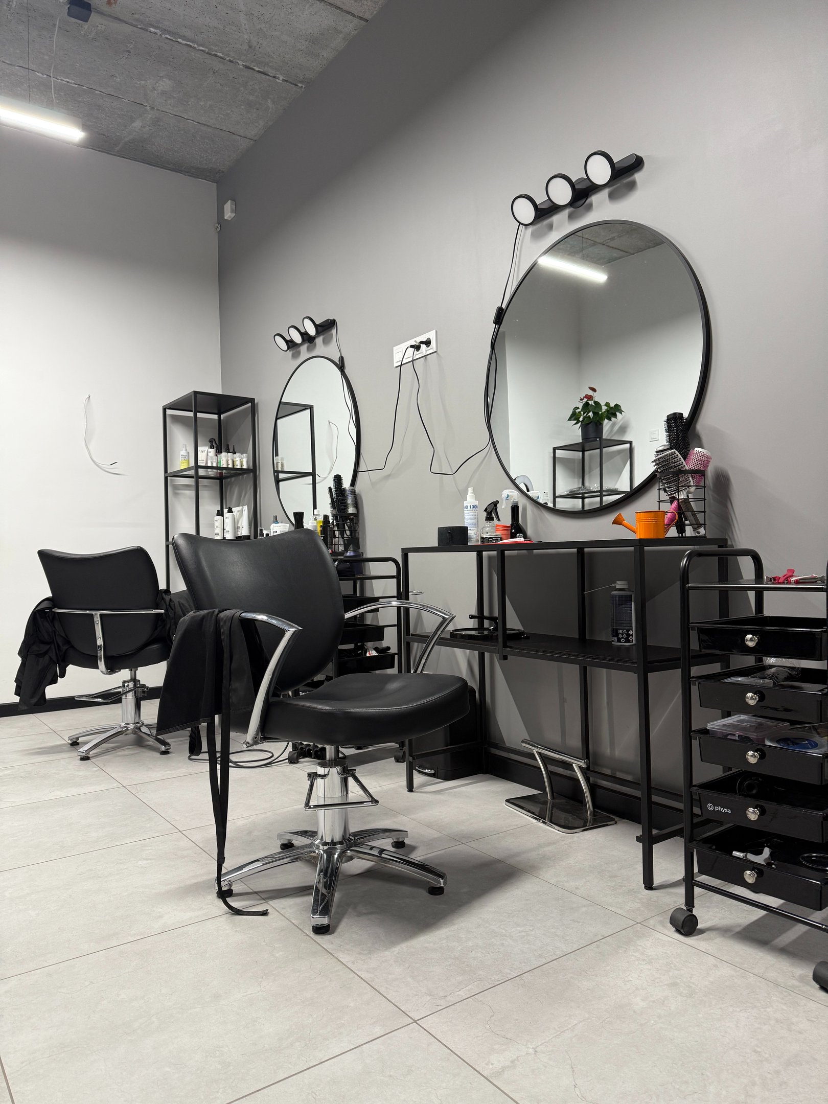 Salon fryzjerski Lusówko ISS Studio wnętrze