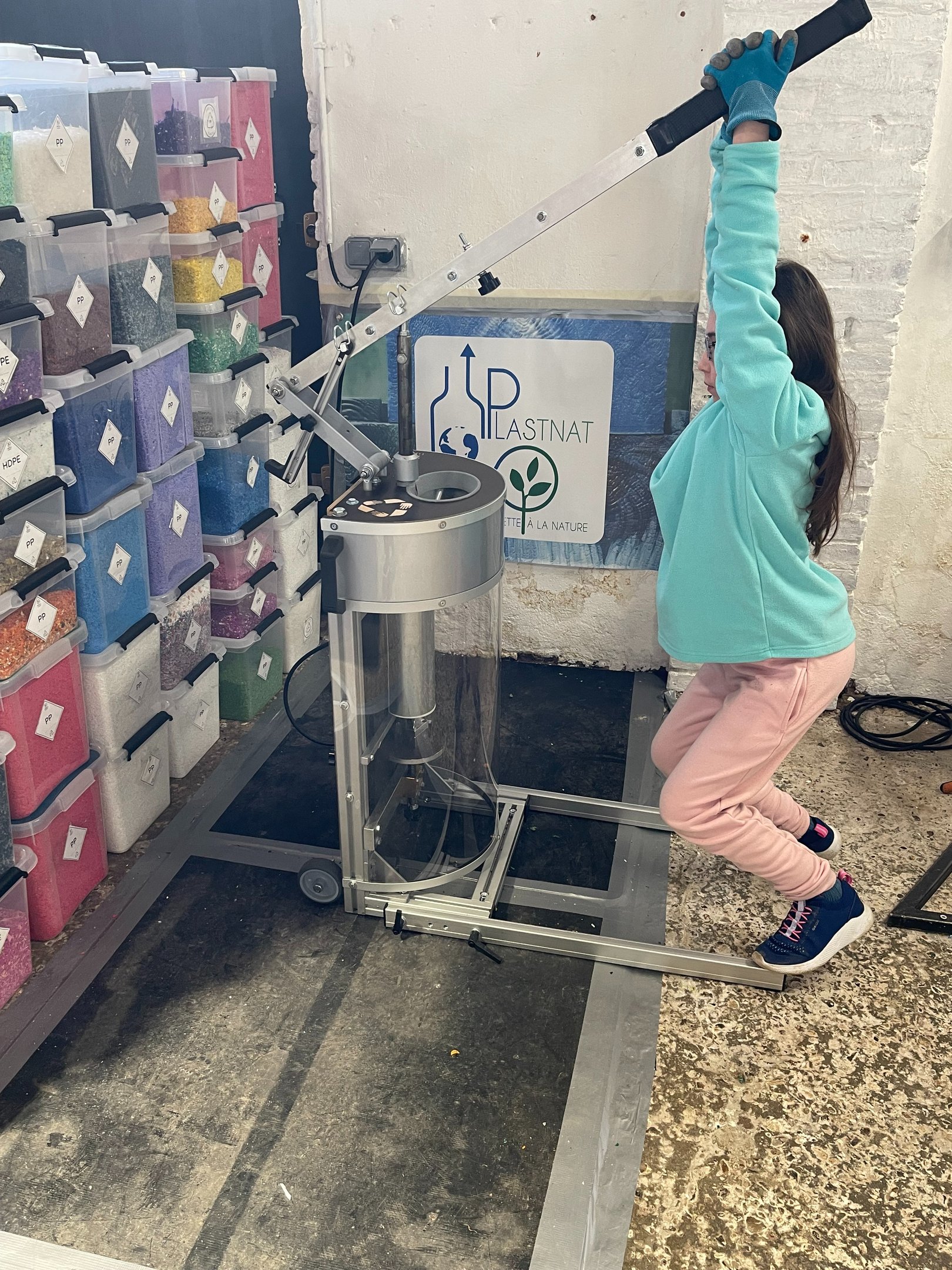 Fabrication artisanale, Plastnat, press hydraulique à main