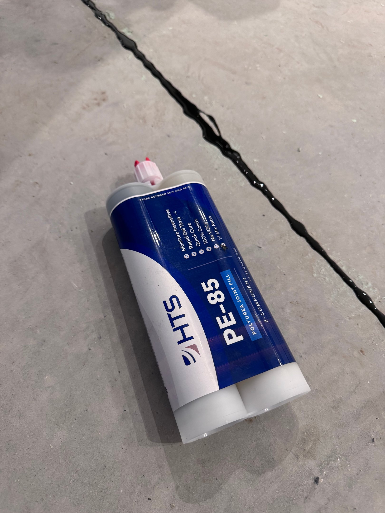 Professional concrete joint filling with semi-rigid polyurea in an Ottawa industrial floor - Boreal 