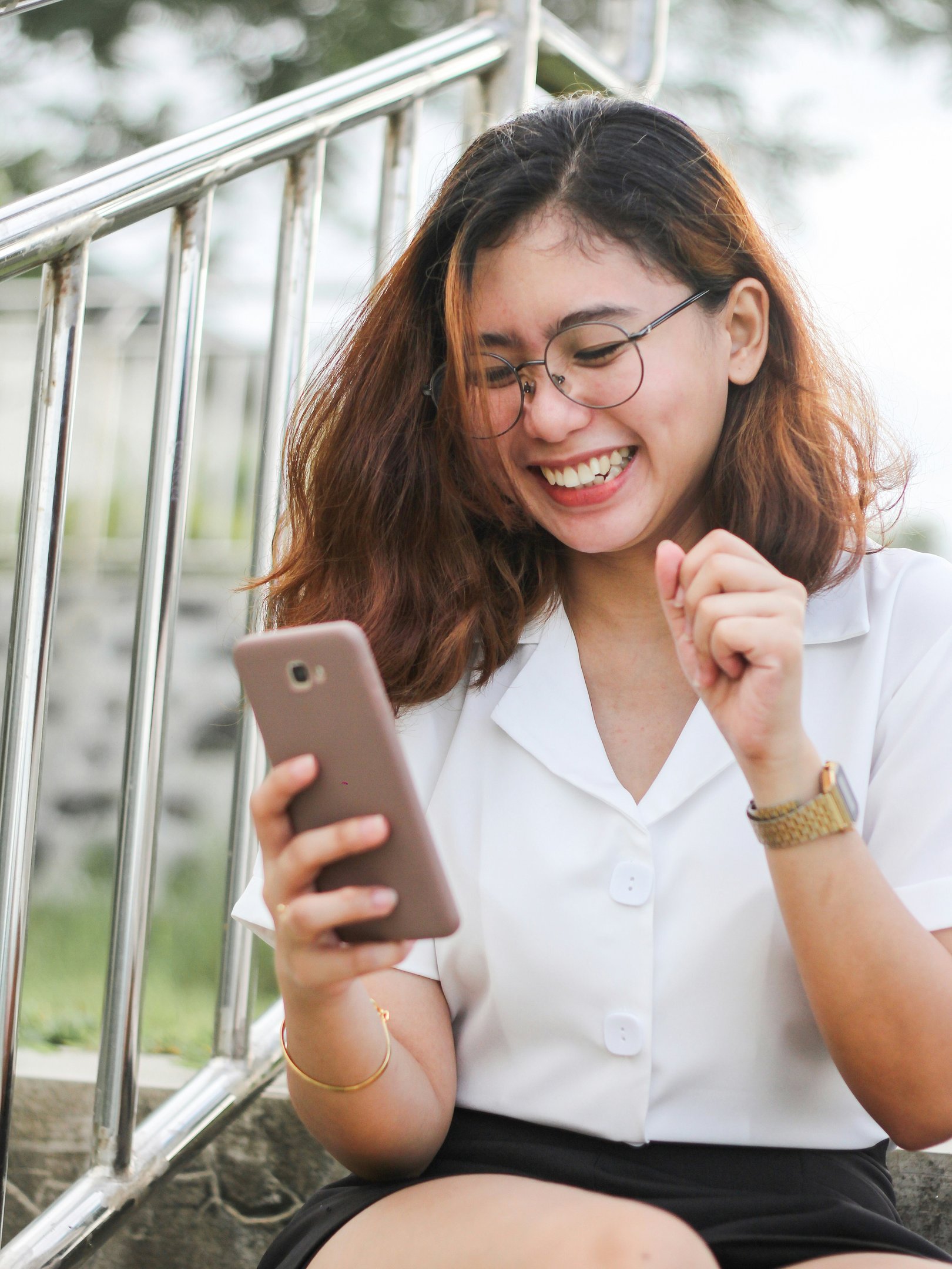 Woman flirting over text — playful texting tips to keep him interested