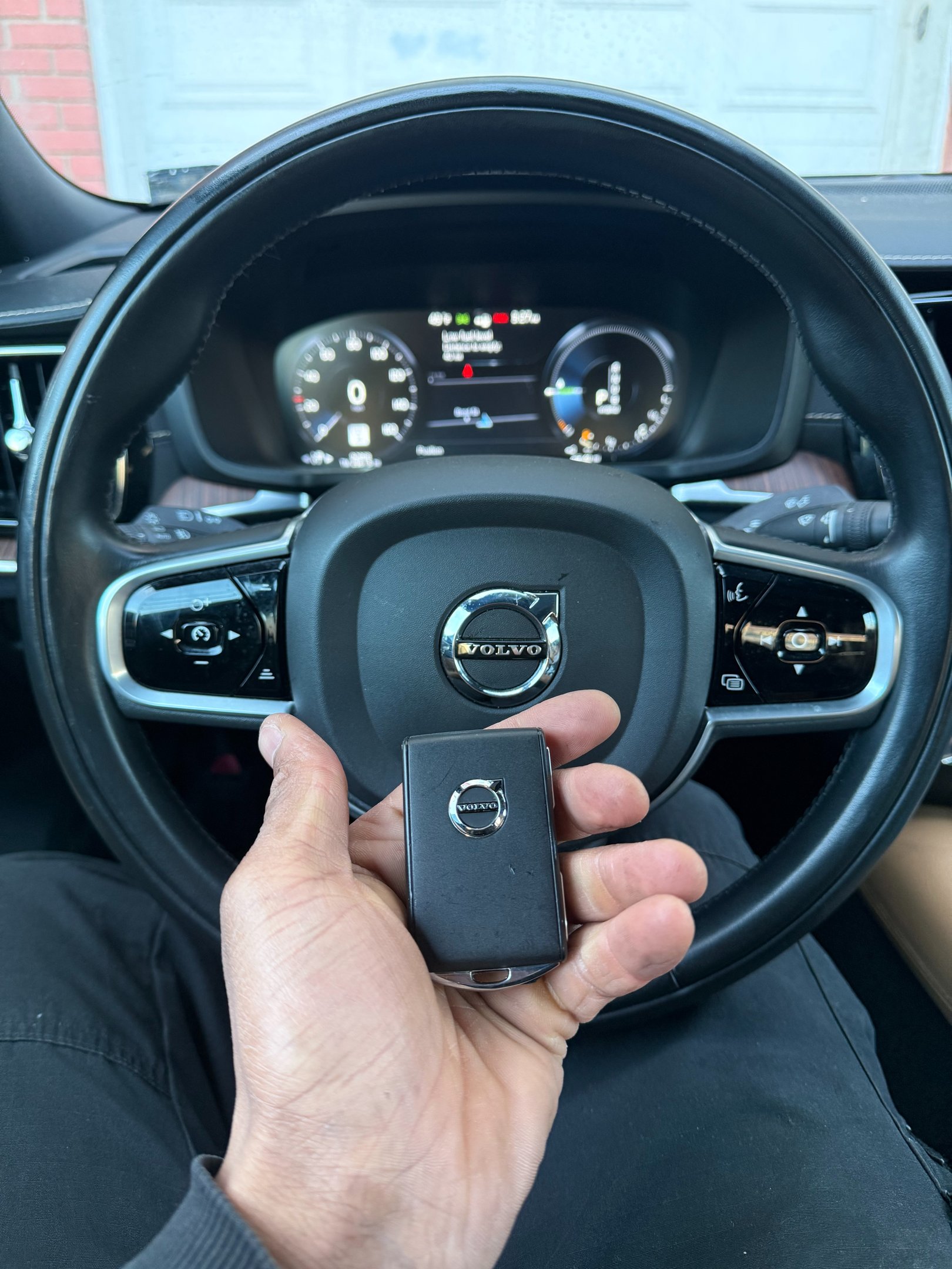 Flash Auto Keys Locksmith Volvo Car Key Replacement Key Programming