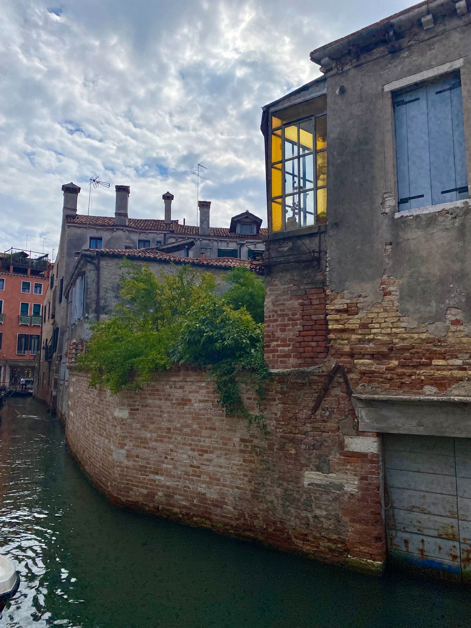 Arquitectura histórica en Venecia, inspiración para el diseño de refugios personales de Atípico